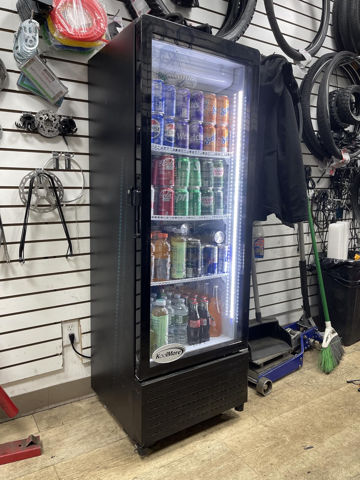 KoolMore 21 in. One Glass Door Commercial Display Merchandiser Refrigerator Cooler in Black, ETL Listed, 8 cu. ft. (KM-MDR-1GD-8C) customer photo 1