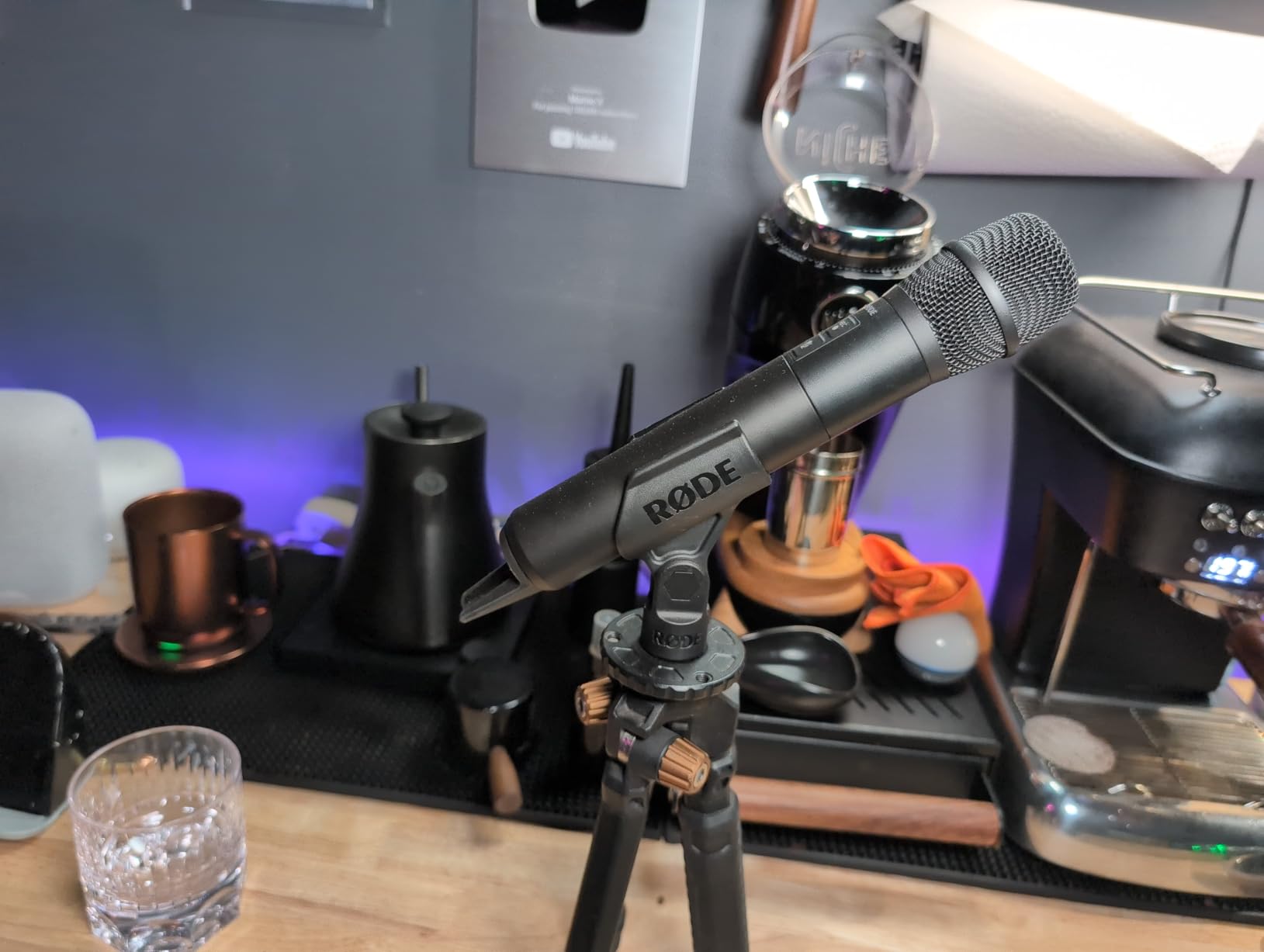 Rode Interview PRO Wireless Handheld Condenser Microphone with a Broadcast-Grade Capsule and 32-bit Float On-Board Recording for Content Creation, Media and Interviews customer photo 1