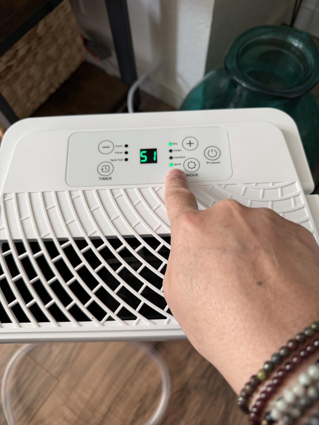 hOmeLabs Dehumidifier 7,000 Sq Ft Wi-Fi (50 Pint MAX 120 Pint at 95°F, 90% RH) for Home, Office, Basements with Powerful Moisture Removal, Humidity Control, Auto Shut-off, Quiet Operation customer photo 1