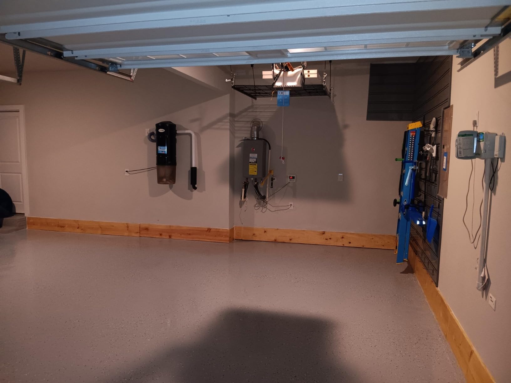 Magic Resin Polyaspartic Aliphatic Polyurea Floor Coating System | Clear & UV Stable | 2 Gallon | Ultra Durable & Excellent Resistance to Abrasion and Chemical customer photo 1