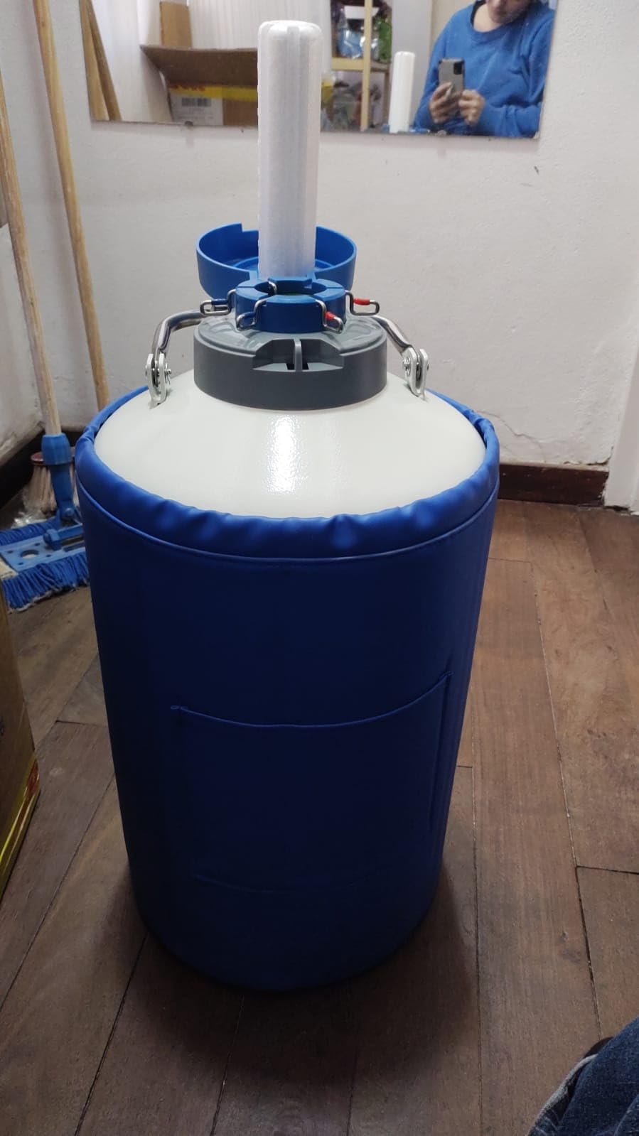CXRCY 10L Aluminum Alloy Cryogenic Container Liquid Nitrogen (LN2) Dewar, Tank Dewar with 6 Canisters & Carry Bag, Durable, Lnsulation & Vacuum Design can Safely Store Liquid Nitrogen customer photo 2