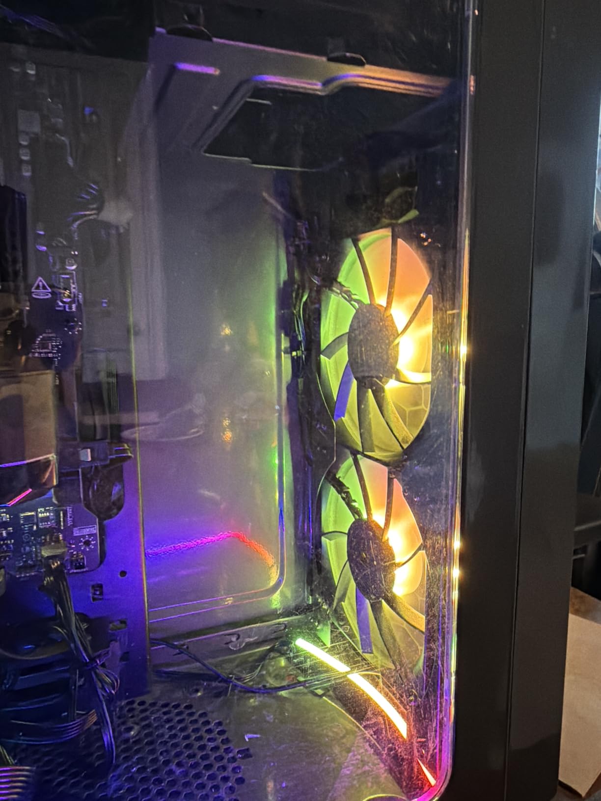 Corsair RS120 ARGB 120mm PWM Fan - Daisy-Chain Connection - Low-Noise - Magnetic Dome Bearing - Single Pack - Black customer photo 1