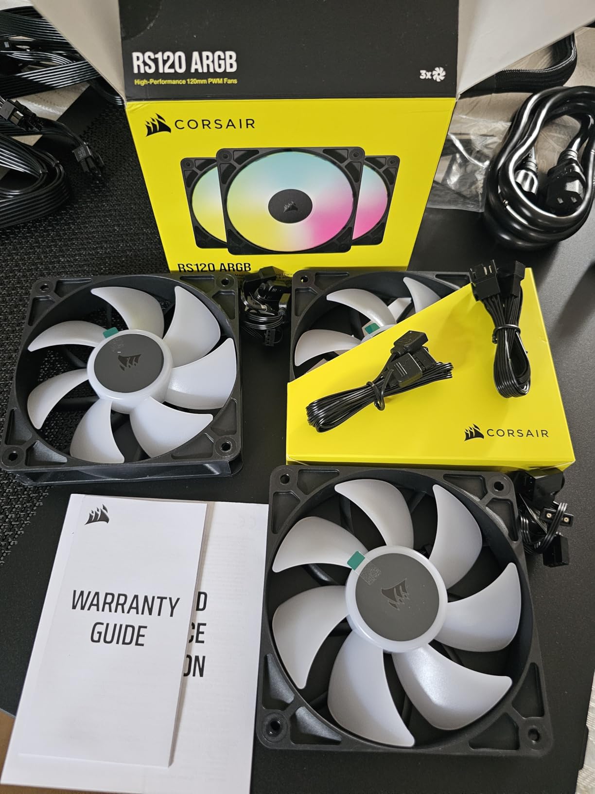 Corsair RS120 ARGB 120mm PWM Fan - Daisy-Chain Connection - Low-Noise - Magnetic Dome Bearing - Single Pack - Black customer photo 2