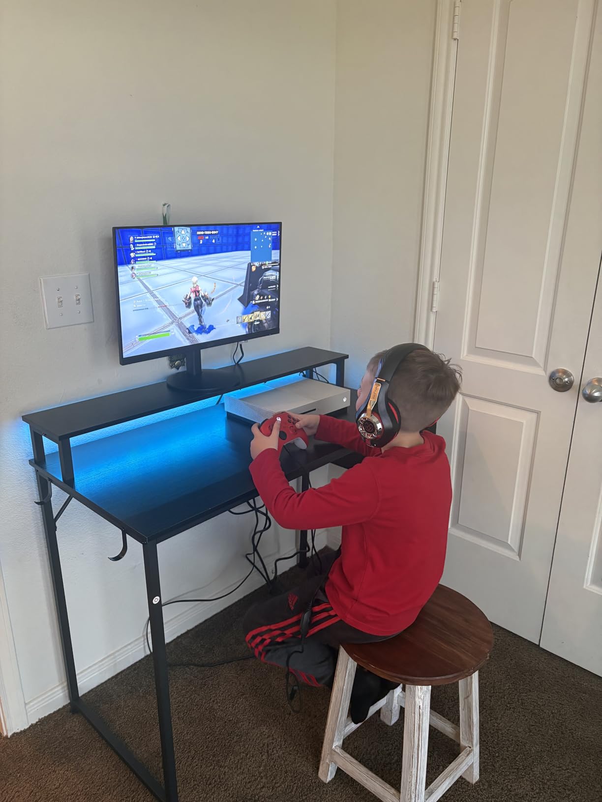 Lufeiya Black Gaming Desk with LED Lights and Power Outlets, 40 Inch Teen Writing Study Table customer photo 1