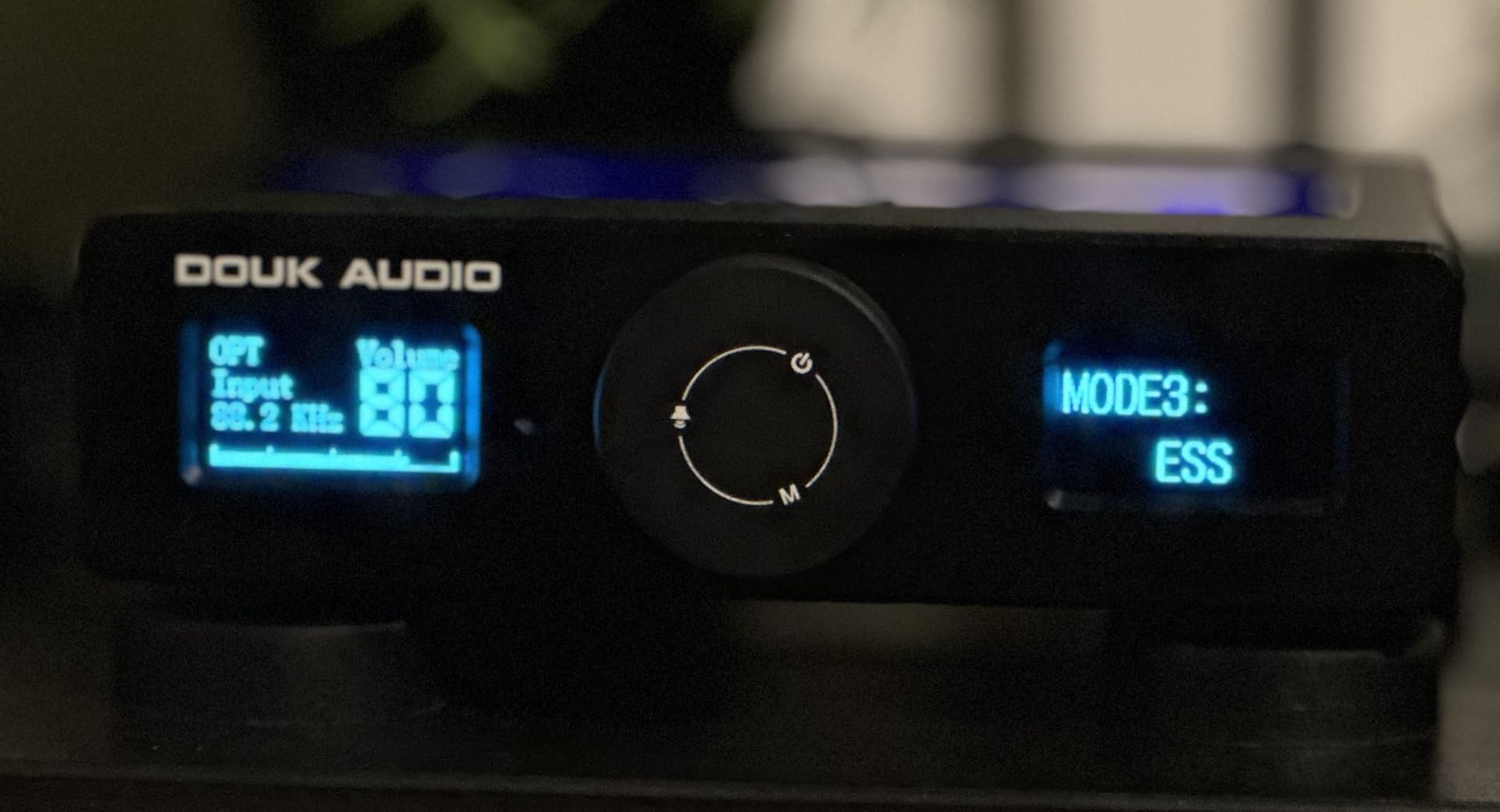 Douk Audio Q11 Digital to Analog Audio Converter, HiFi USB DAC Adapter ESS9038 + AK4493 with Coacial/Optical/PC-USB Inputs & RCA/AUX Outputs DSD256 customer photo 1