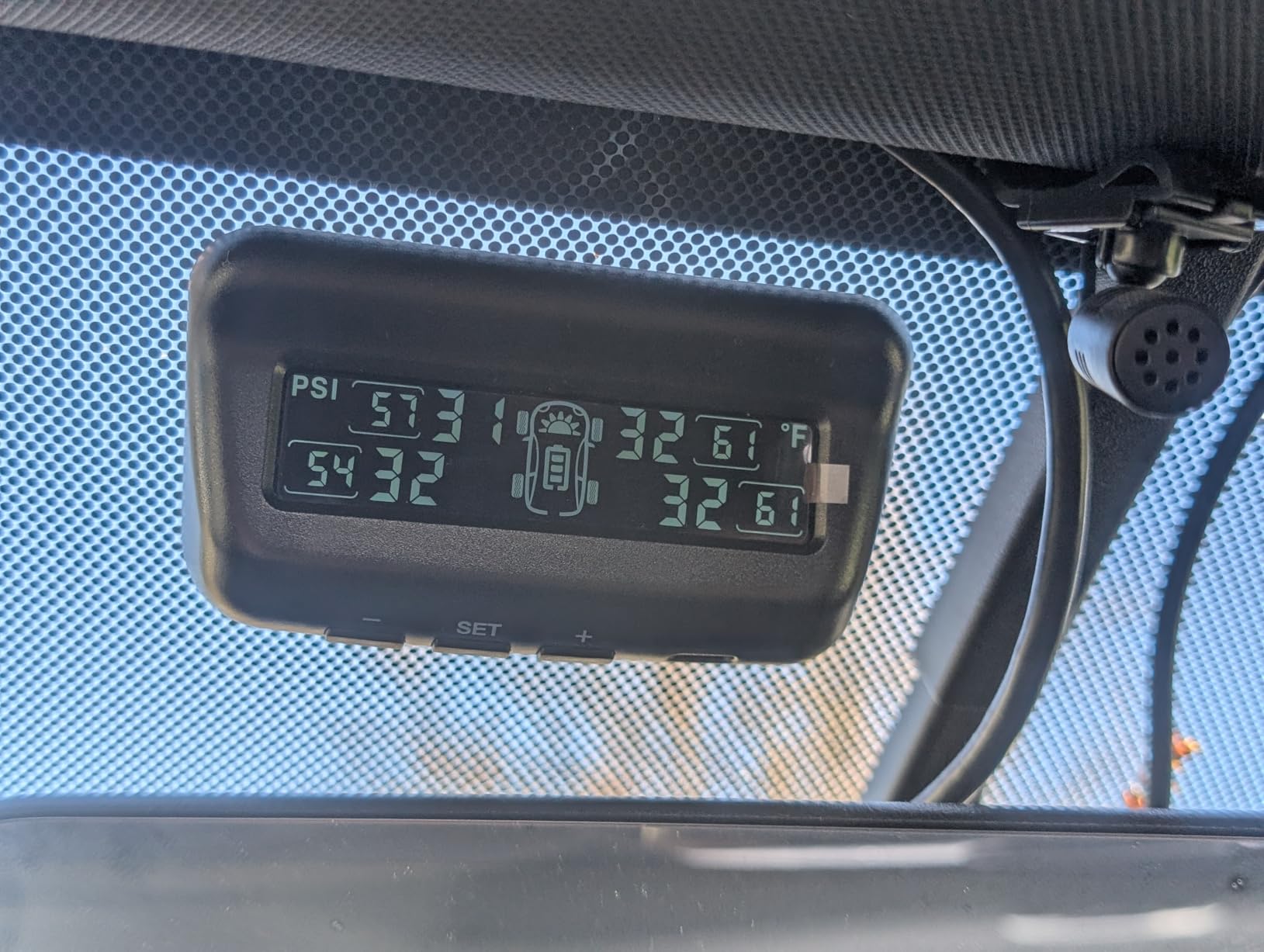 Masoll Tire Pressure Monitoring System, RV/Trailler TPMS with Solar Charging & Auto Calibration, M13 LCD Display tpms 4 sensors (0-87PSI) customer photo 1