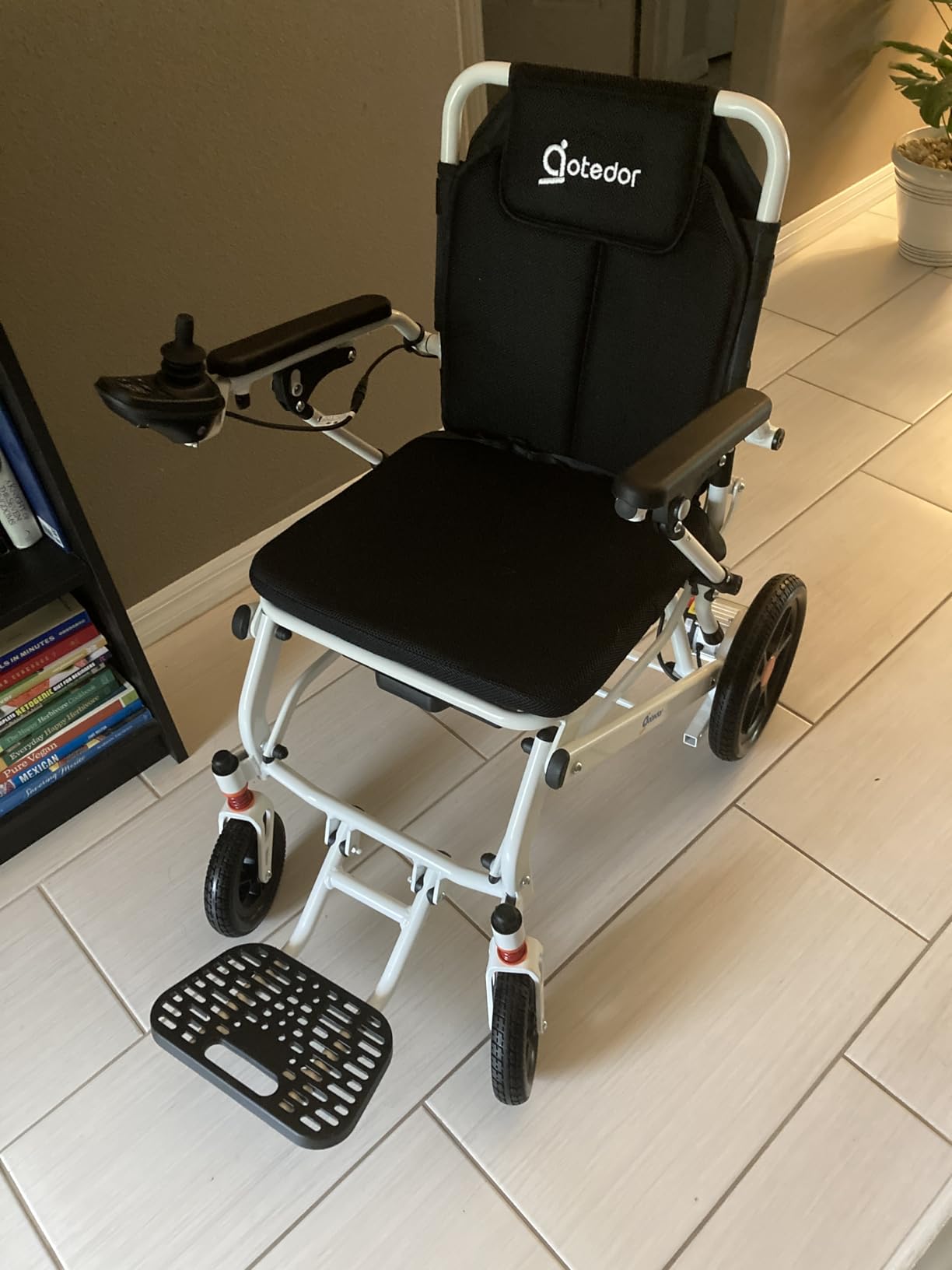 Aotedor Electric Wheelchairs for Adults, 22 Miles Long Travel Range with 2 Lithium Batteries customer photo 2