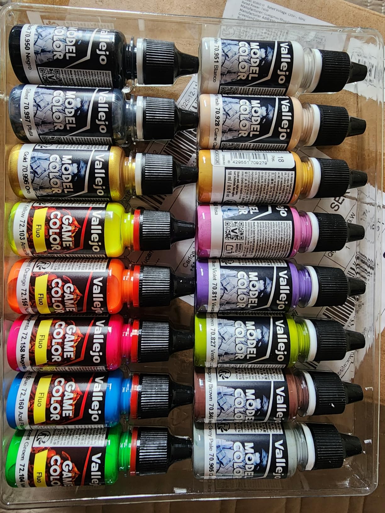 Vallejo Wargame Special Acrylic Paint Set | Model Color | High Pigmentation Colors for Model Kits & Scale Figures | 16 Bottles x 18 ml customer photo 1