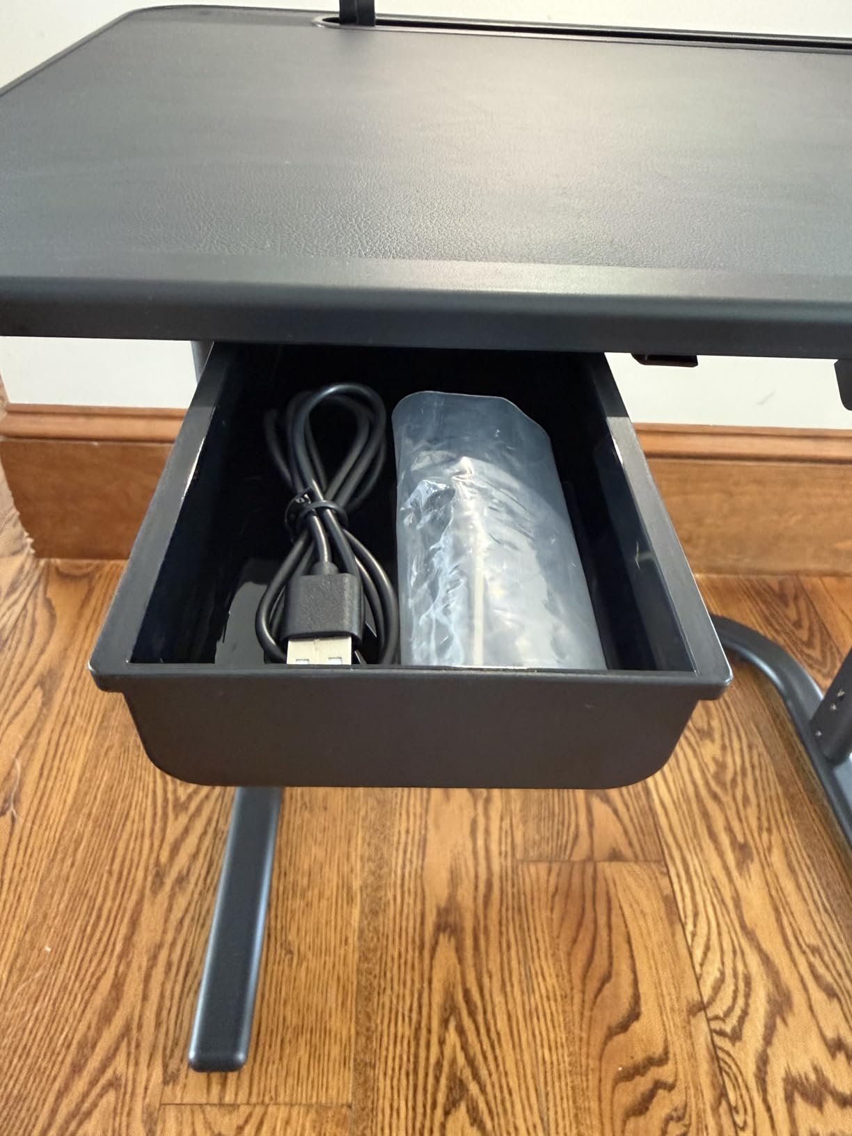 SAIJI XXL Extra Large TV Tray Table,Height & Tilt Adjustable Heavy Duty TV Trays for Eating, Working, Writing,Drawing, Recliner Table Couch Desk with LED Light, Cup Holder, Bookstand customer photo 1