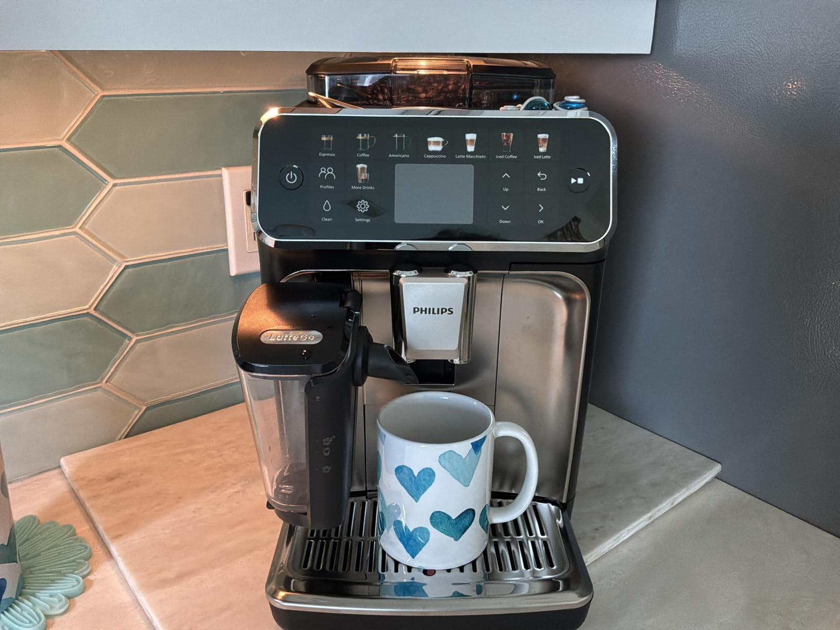 Philips 5500 Series Fully Automatic Espresso Machine, LatteGo Milk System, Integrated Grinder, 20 Hot & Iced Coffee Pre-Sets, SilentBrew, 15-Bar Pressure (EP5544/94) customer photo 2