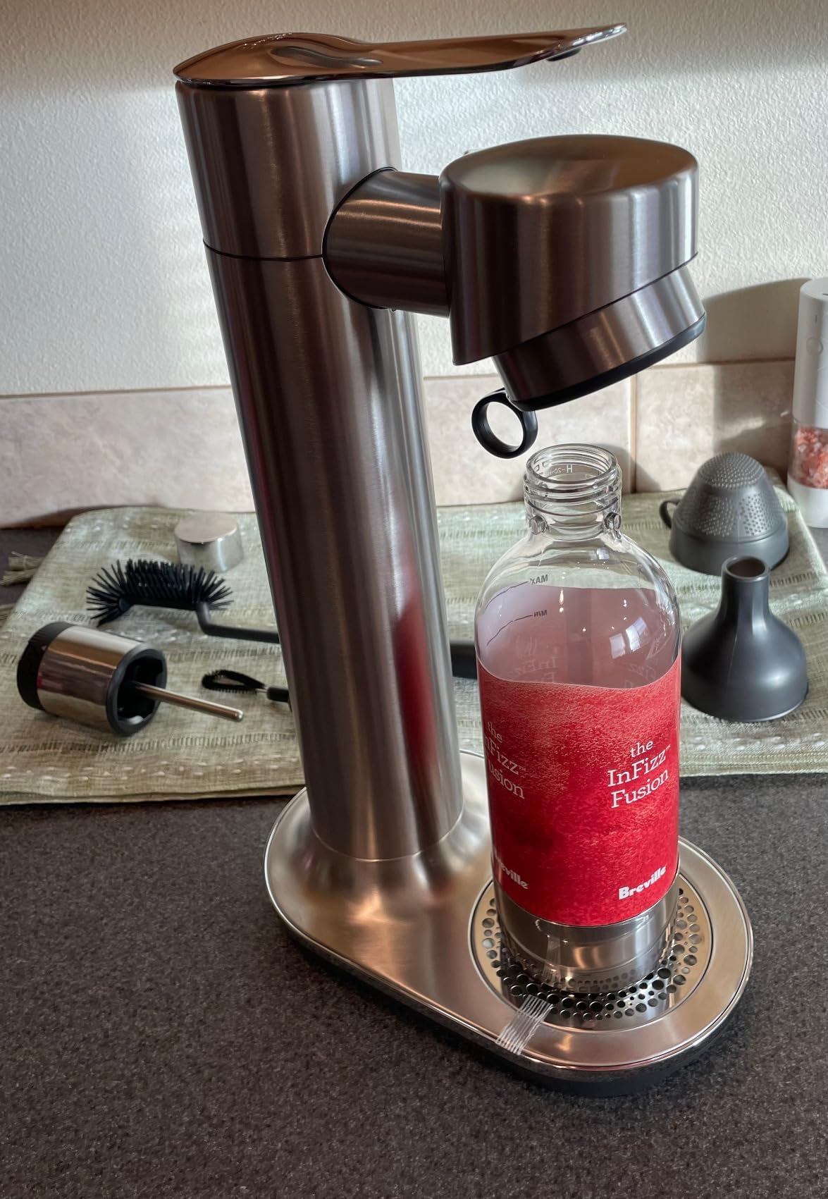 BCA800BSS InFizz Fusion Sparkling Water and Beverage Carbonator, CO2 Cylinder Not Included, Brushed Stainless Steel - Breville customer photo 1