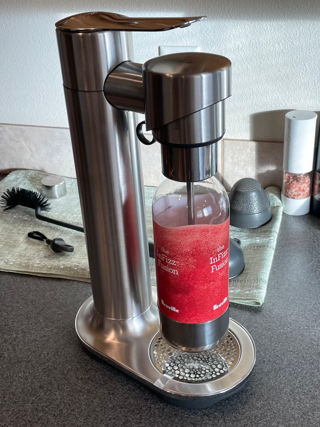 BCA800BSS InFizz Fusion Sparkling Water and Beverage Carbonator, CO2 Cylinder Not Included, Brushed Stainless Steel - Breville customer photo 2