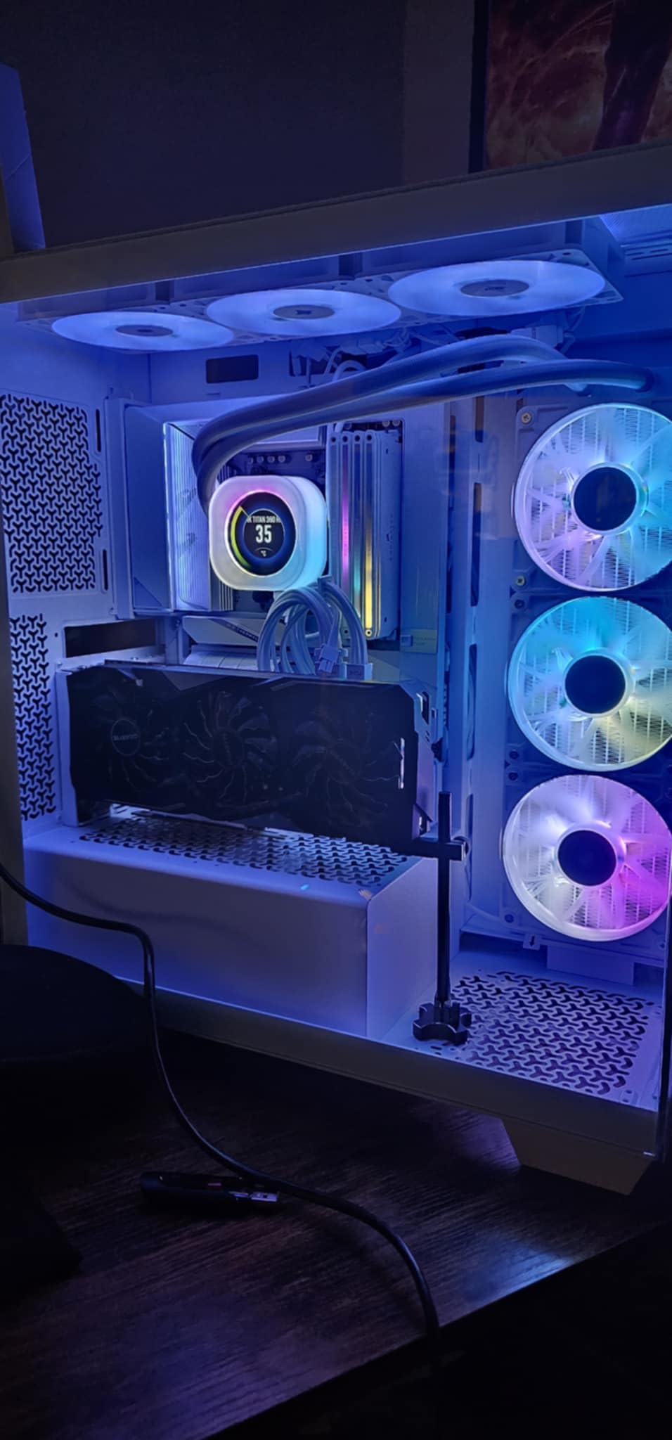 B650E AORUS Stealth ICE Motherboard - Supports AMD Ryzen 9000 CPUs- 12+2+2 Phases VRM- up to 8000MHz DDR5 (OC)- 1xPCIe 5.0 M2 + 3xPCIe 4.0 M.2- Wi-Fi 7-2.5GbE LAN- USB 3.2 Gen 2x2 customer photo 1