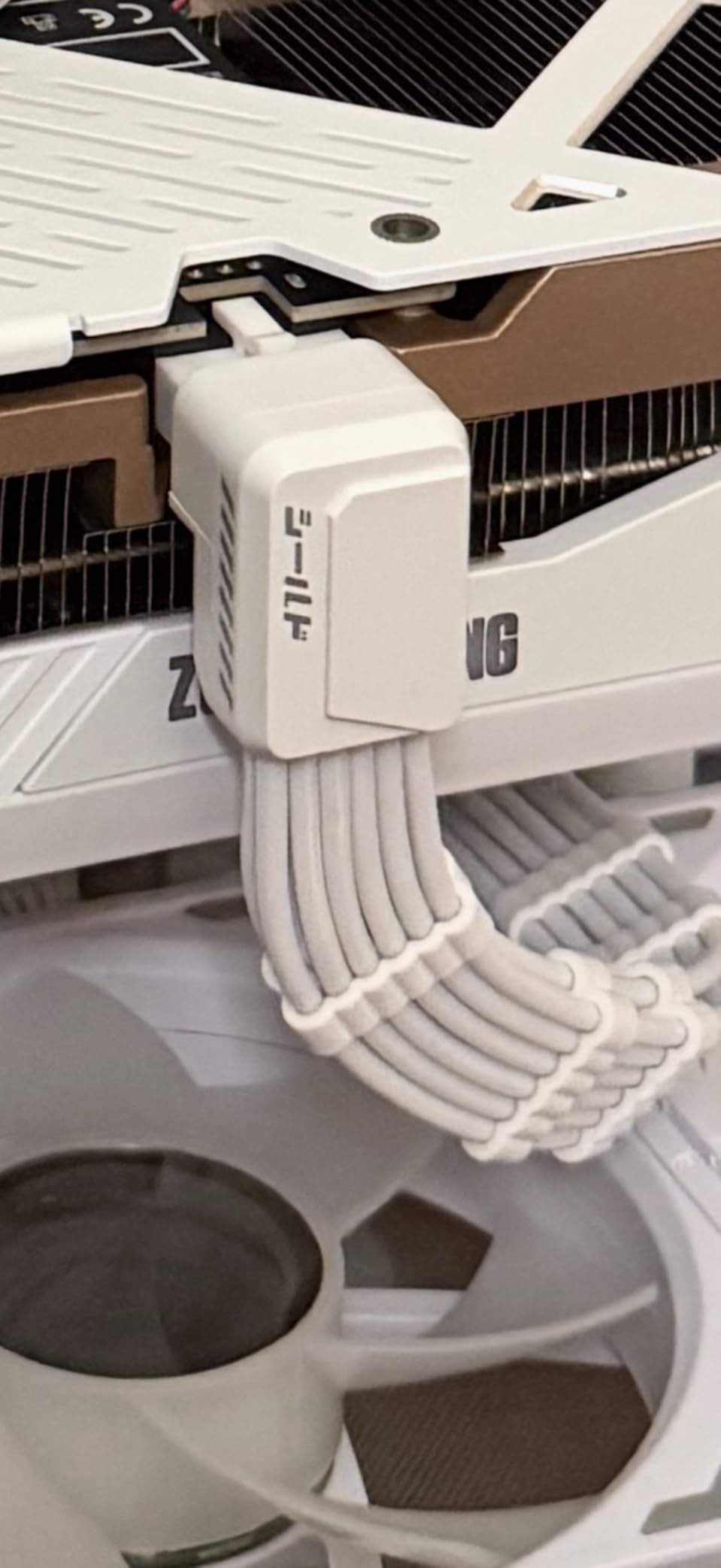 EZDIY-FAB Shield PCIE 5.1 GPU Extension Cable with 90 Degree 12V-2x6 Angle Adapter,16pin (12+4) 12VHPWR PCIe 5.1 PSU Cable Extension for RTX 40/50 Series with Combs-Reverse Type-White customer photo 2