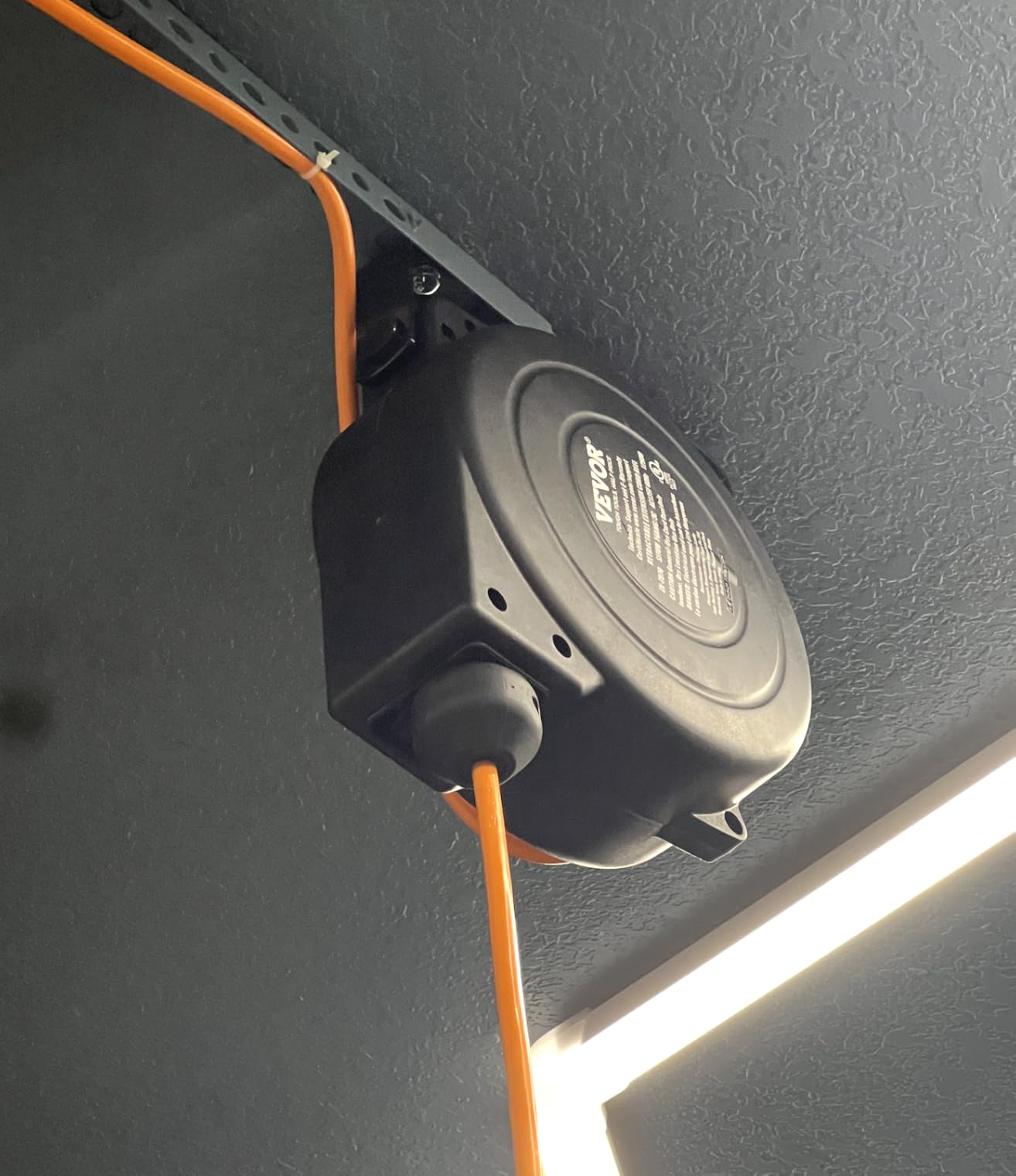 VEVOR Retractable Extension Cord Reel, 30 FT, Heavy Duty 16AWG/3C SJTOW Power Cord, with Lighted Triple Tap Outlet 10 Amp Circuit Breaker, for Ceiling or Wall Mount Garage and Shop, ETL Listed customer photo 2
