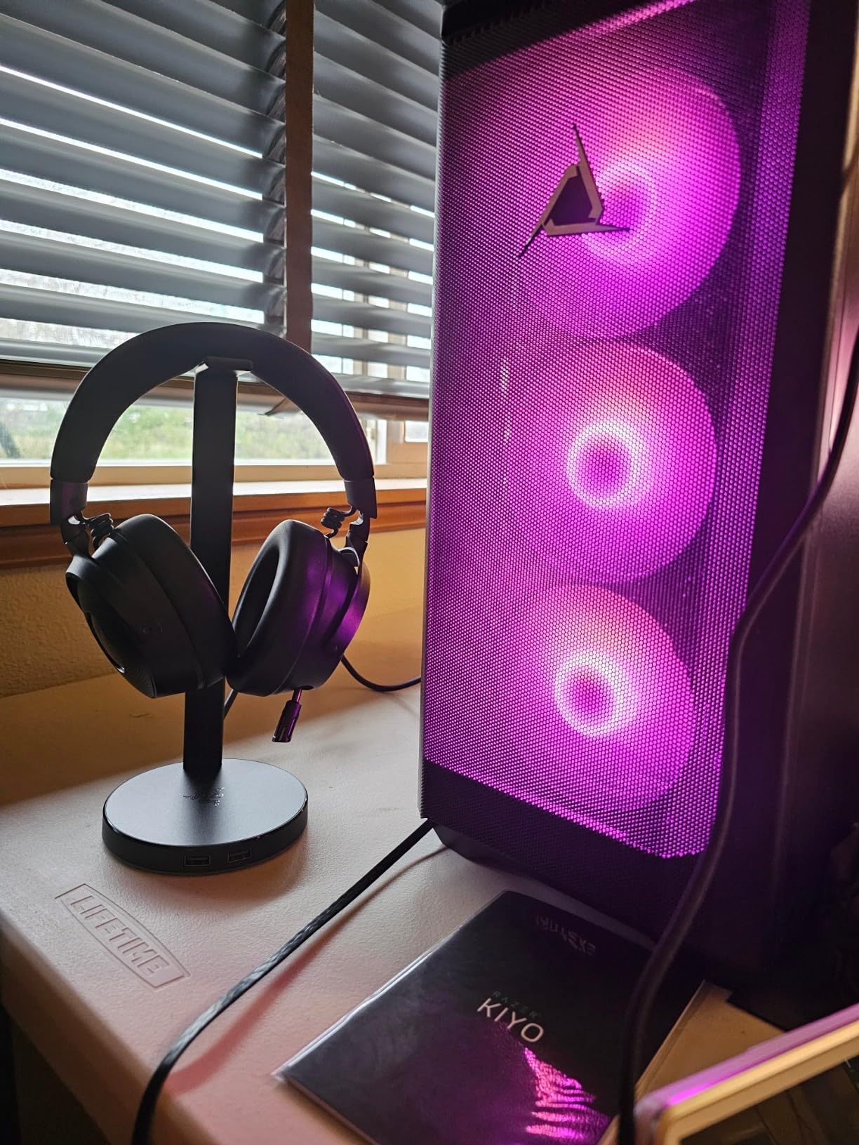 Razer Kraken V4 Pro Wireless Gaming Headset: OLED Control Hub - HD Haptics - 2.4GHz Wireless - Bluetooth - USB - 3.5 mm - Super Wideband Mic - For PC, Mac, PS5, Nintendo Switch, Steam Deck, Smartphone customer photo 2