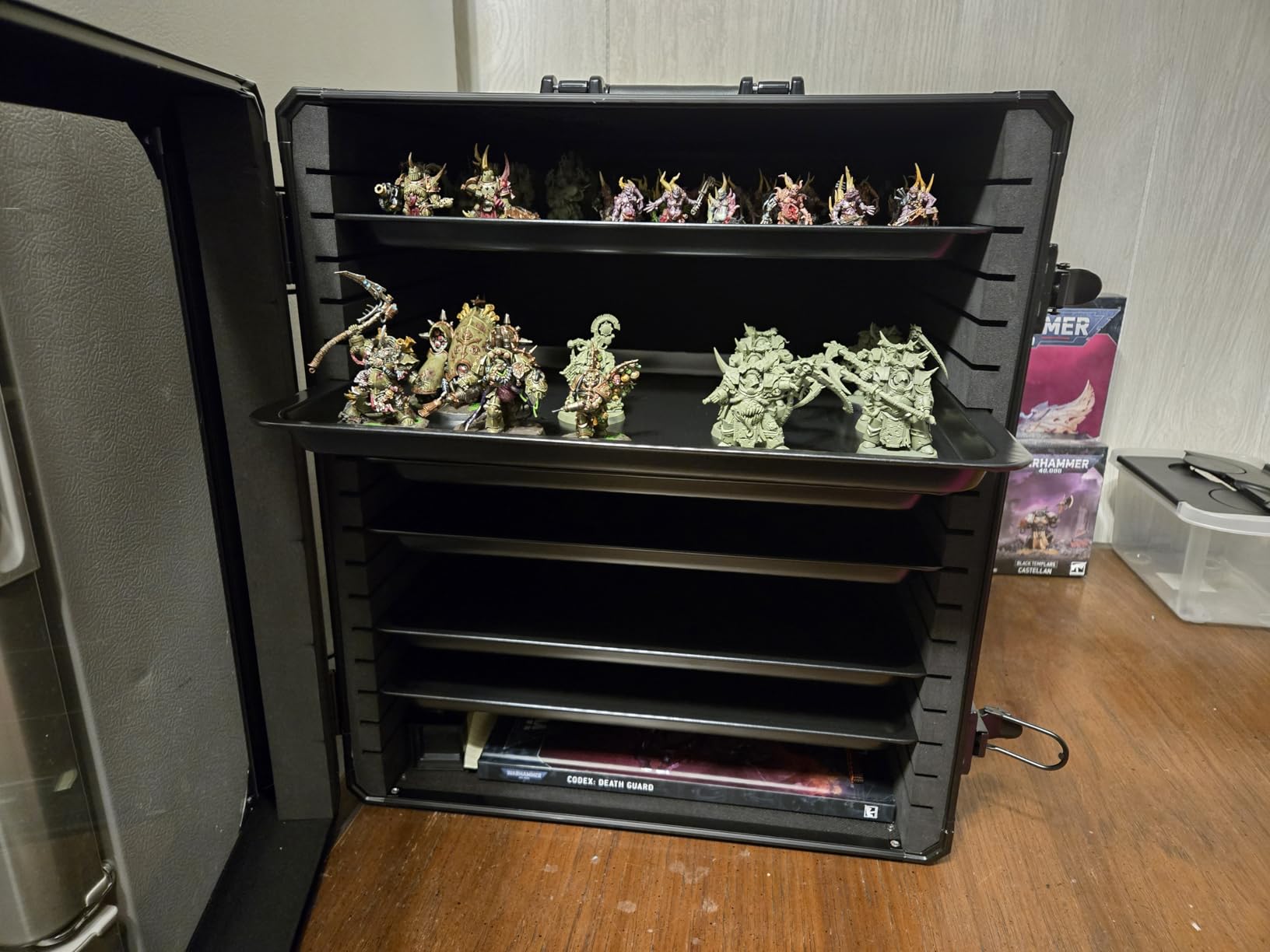 Miniatures Storage Case Miniatures Transport Case Aluminum Alloy Frame with Lock (Medium Size) customer photo 1