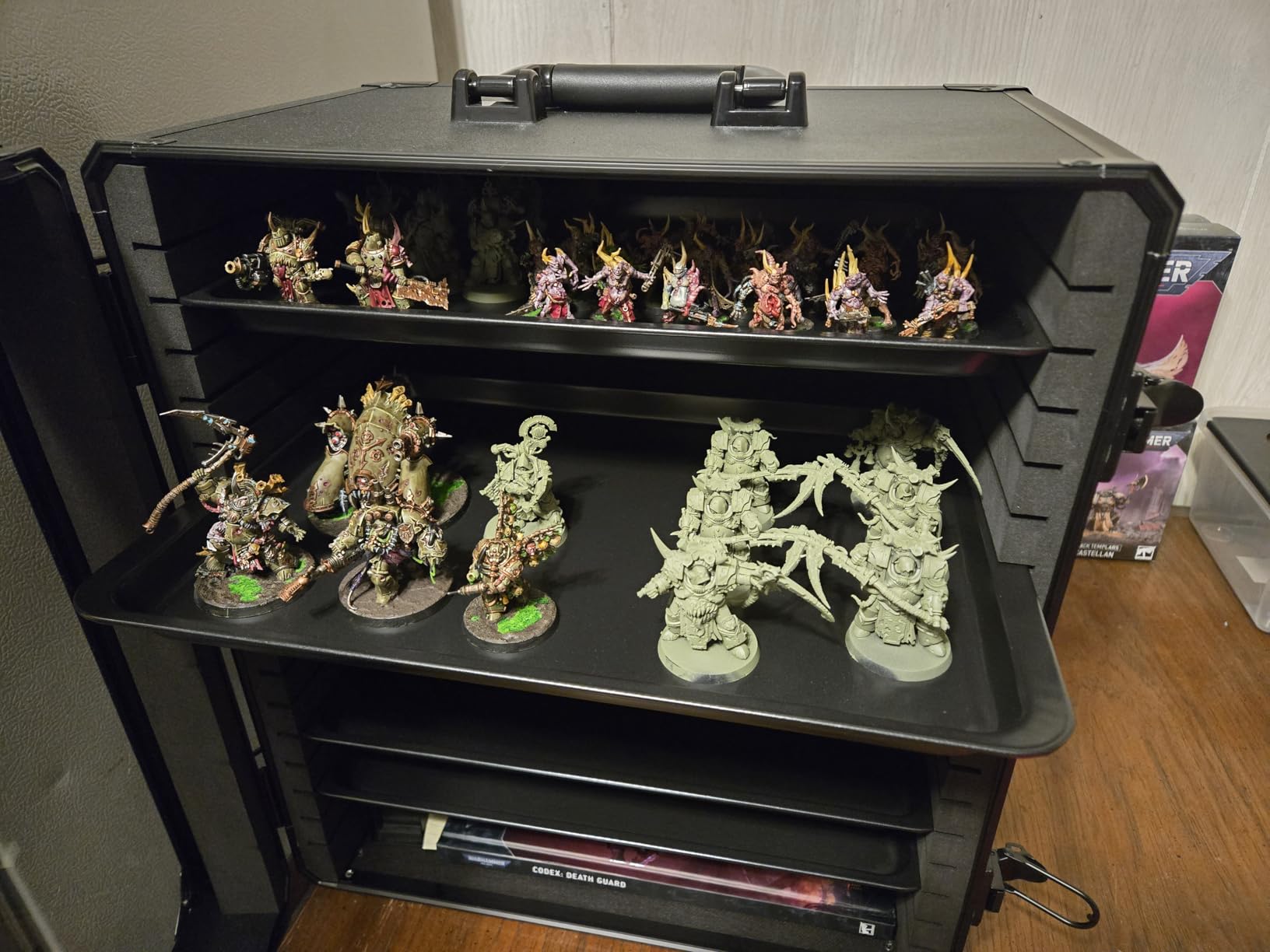 Miniatures Storage Case Miniatures Transport Case Aluminum Alloy Frame with Lock (Medium Size) customer photo 2