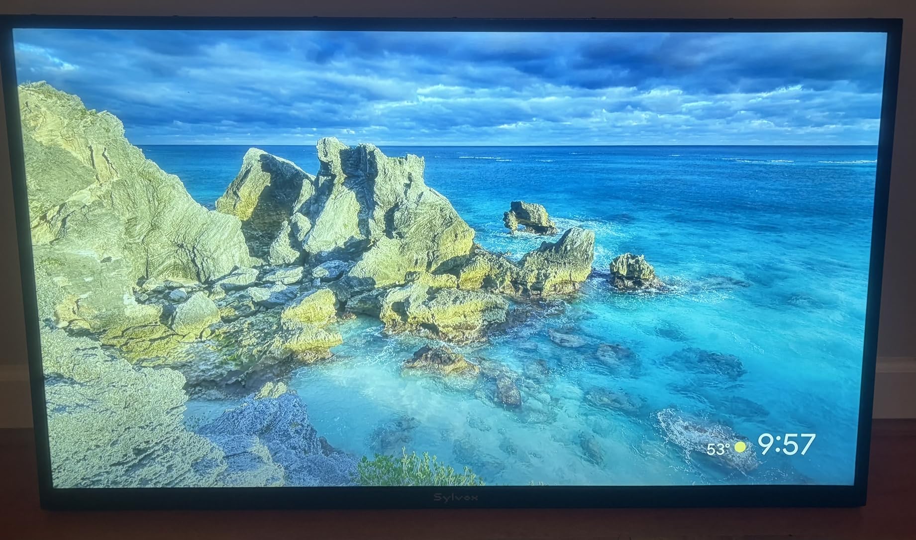 SYLVOX 43 Inch Outdoor Smart Television Weatherproof Google TV, 4K 700NIT High Brightness Temperature Resistant IP56 Waterproof TVs, Anti-Scratch, Suitable for Partial Sun (Patio Series) customer photo 1