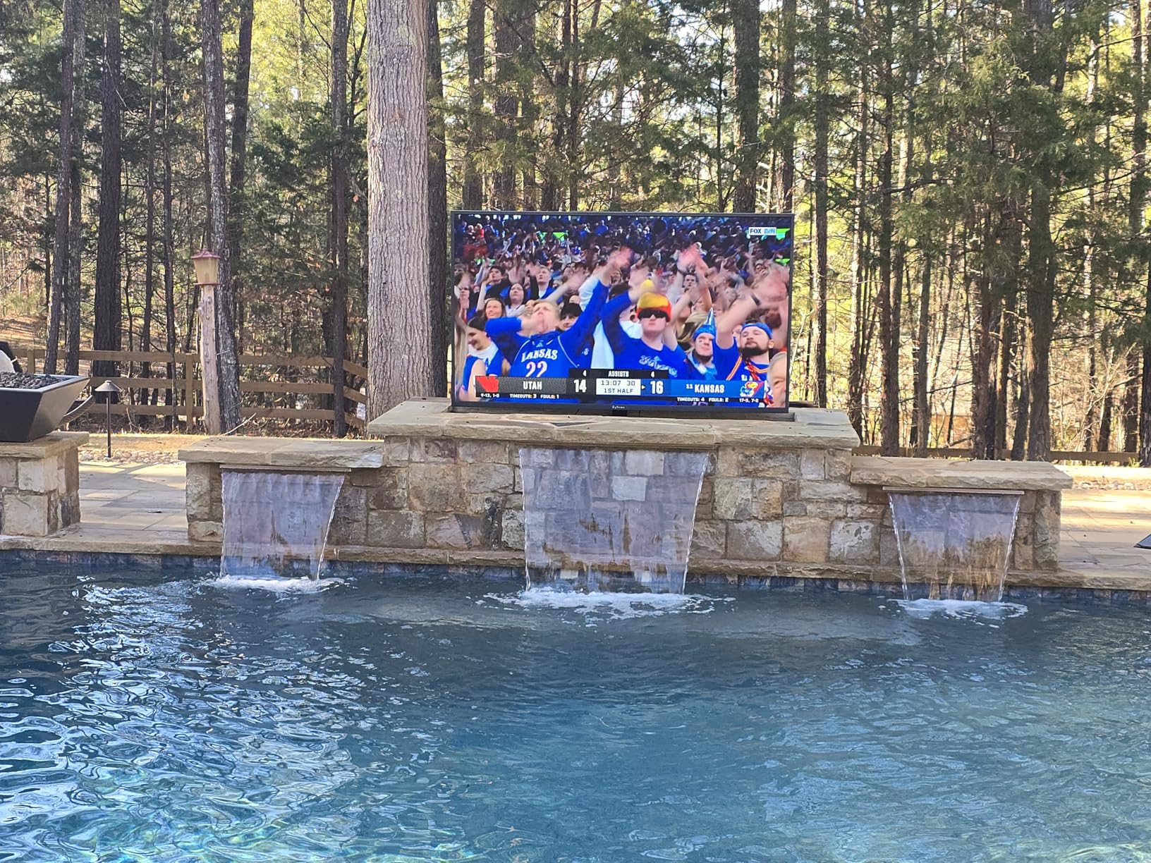 SYLVOX 50 Inch Outdoor Smart Television Weatherproof Google TV, 4K 700NIT High Brightness Temperature Resistant IP55 Waterproof TVs, Anti-Scratch, Suitable for Partial Sun (Patio Series) customer photo 2