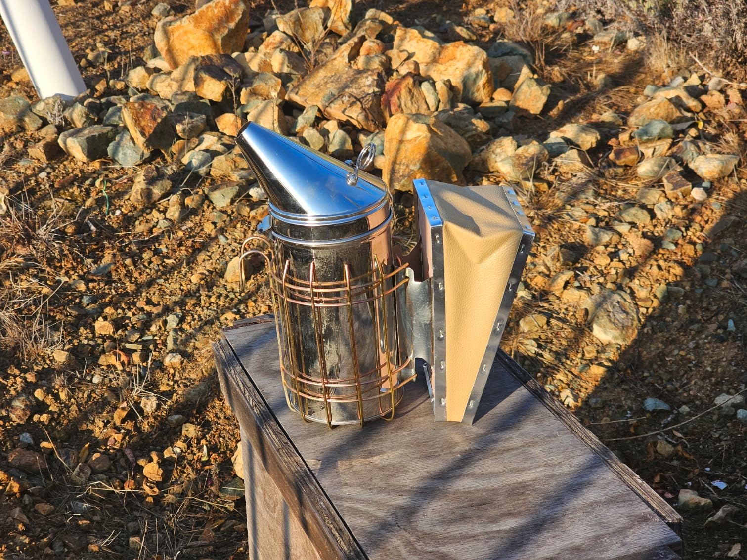 Nuogo 2 pcs Bee Hive Smokers Stainless Steel Bee Smokers 11.4 inch Beekeeping Smoker Beehive Equipment with Heat Chamber for Producing Smoke customer photo 2