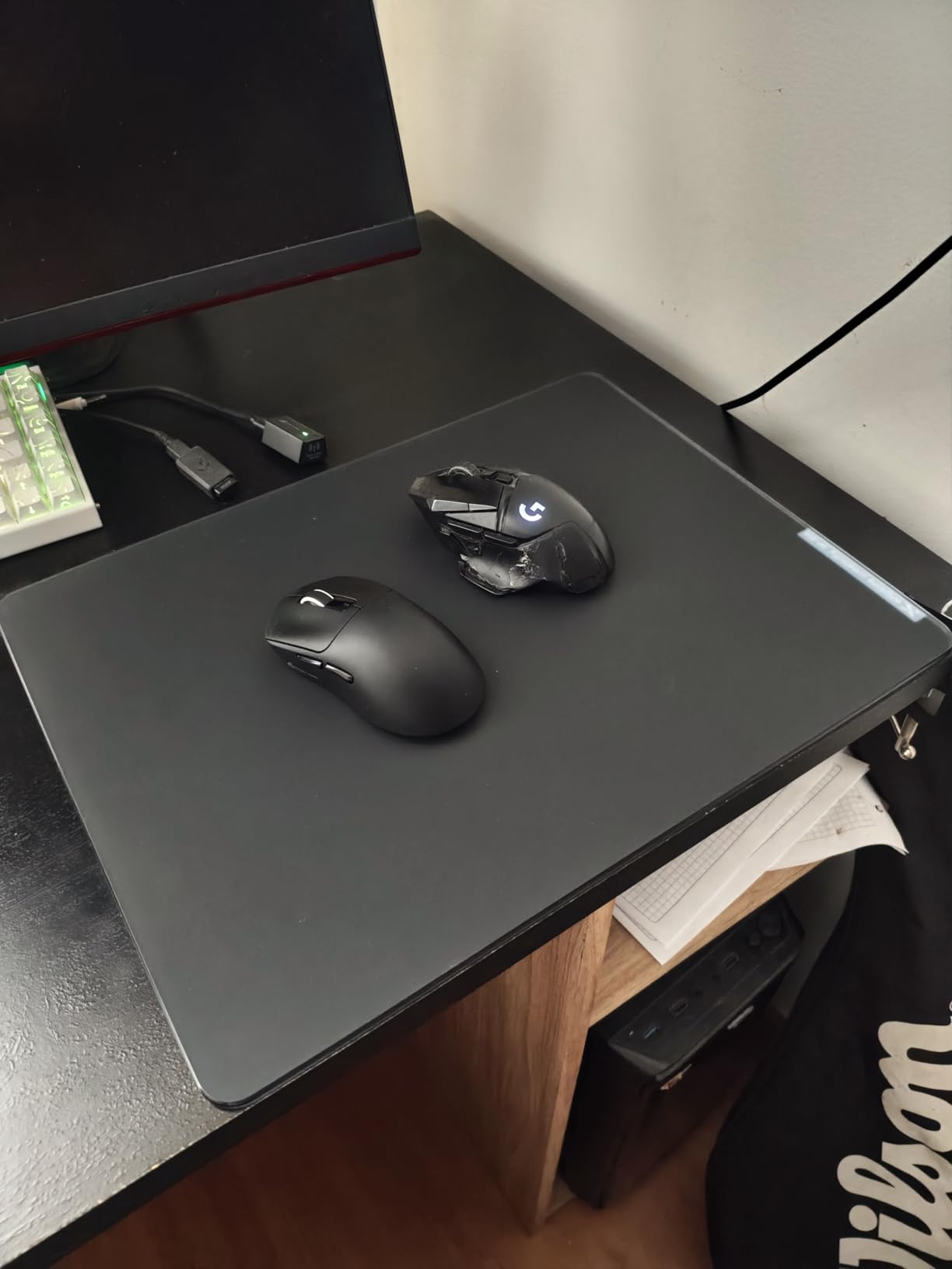 XVX Black Kanagawa Glass Mousepad 4.0, Hard Mouse Pad for Gaming, Ultra-Smooth Micro-Etched Surface Mouse Mat with Non-Slip Rubber Base (410mm*310mm) customer photo 1