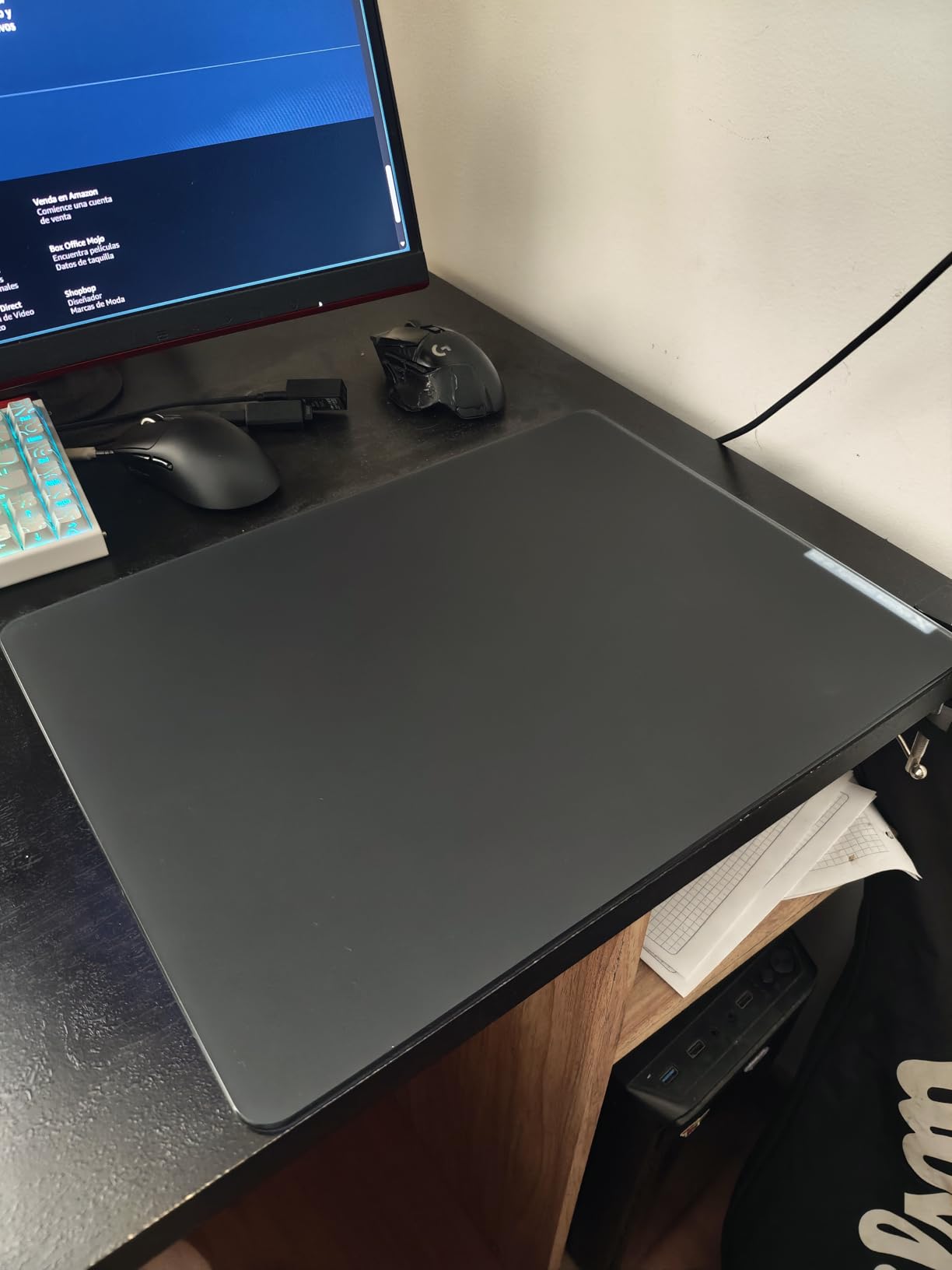 XVX Black Kanagawa Glass Mousepad 4.0, Hard Mouse Pad for Gaming, Ultra-Smooth Micro-Etched Surface Mouse Mat with Non-Slip Rubber Base (410mm*310mm) customer photo 2