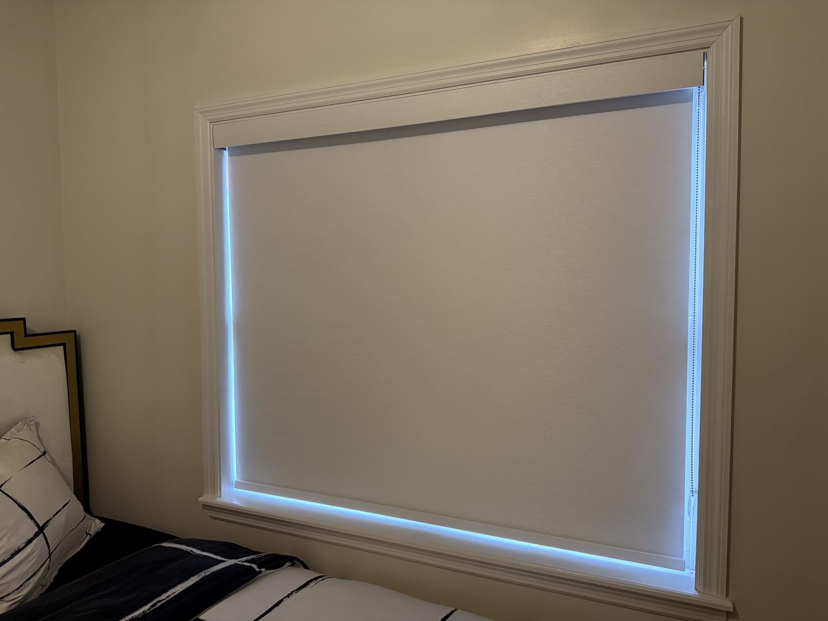HeyBlinds Motorized Blinds with Remote, 100% Blackout Smart Blinds, Automatic Shades for Windows Compatible with Alexa Google and Homekit, Custom Size(Light Chaser-Perla Bianca BO) customer photo 1