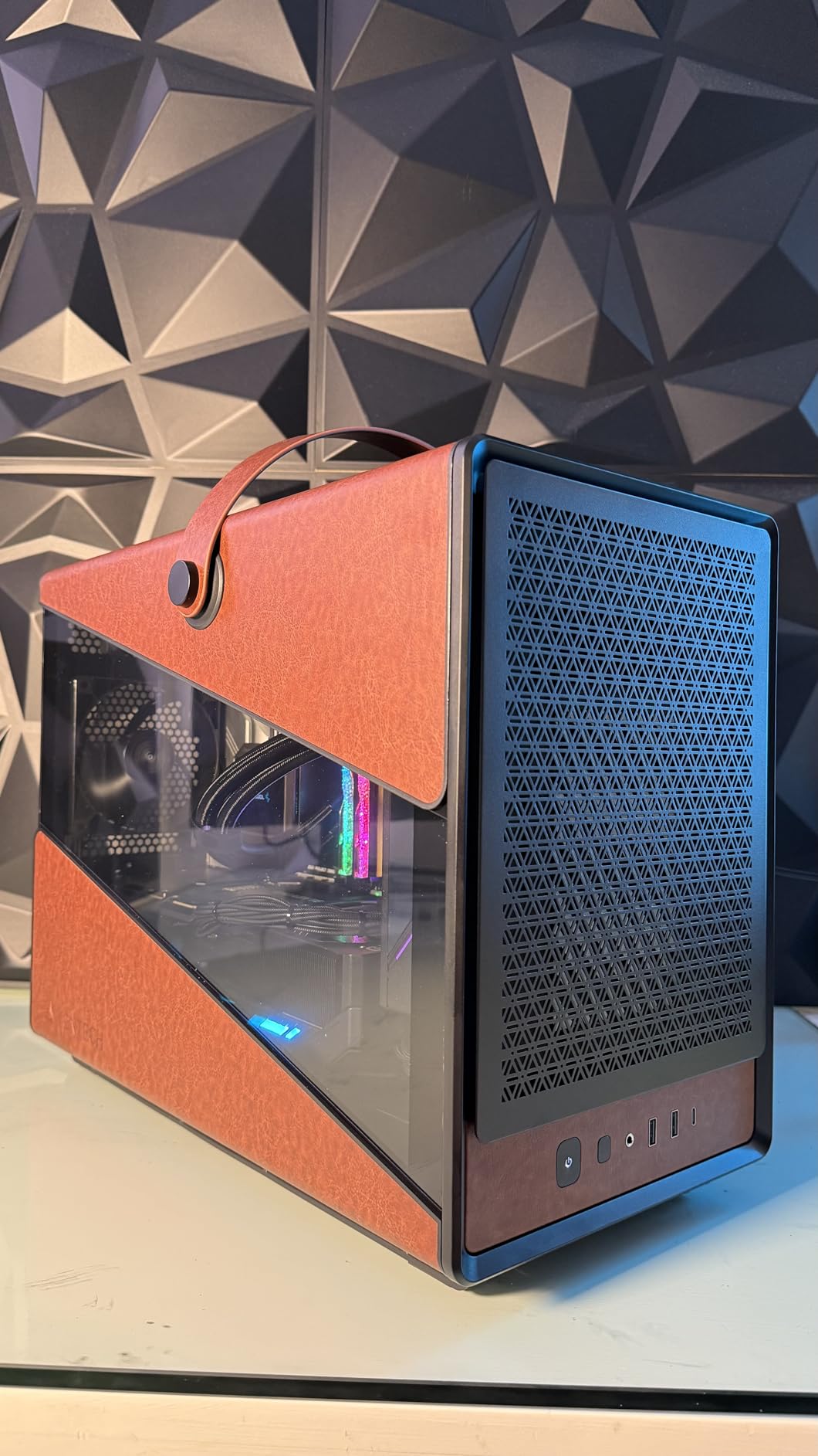 MONTECH Heritage PRO mATX, Compact Leather Gaming Chassis with Signature Handle Design, Supports RTX 50 Series GPUs, ATX PSU, and 360mm AIO, 4 Pre-Installed Fans, Headphone Hanger - Black (PRO) customer photo 2