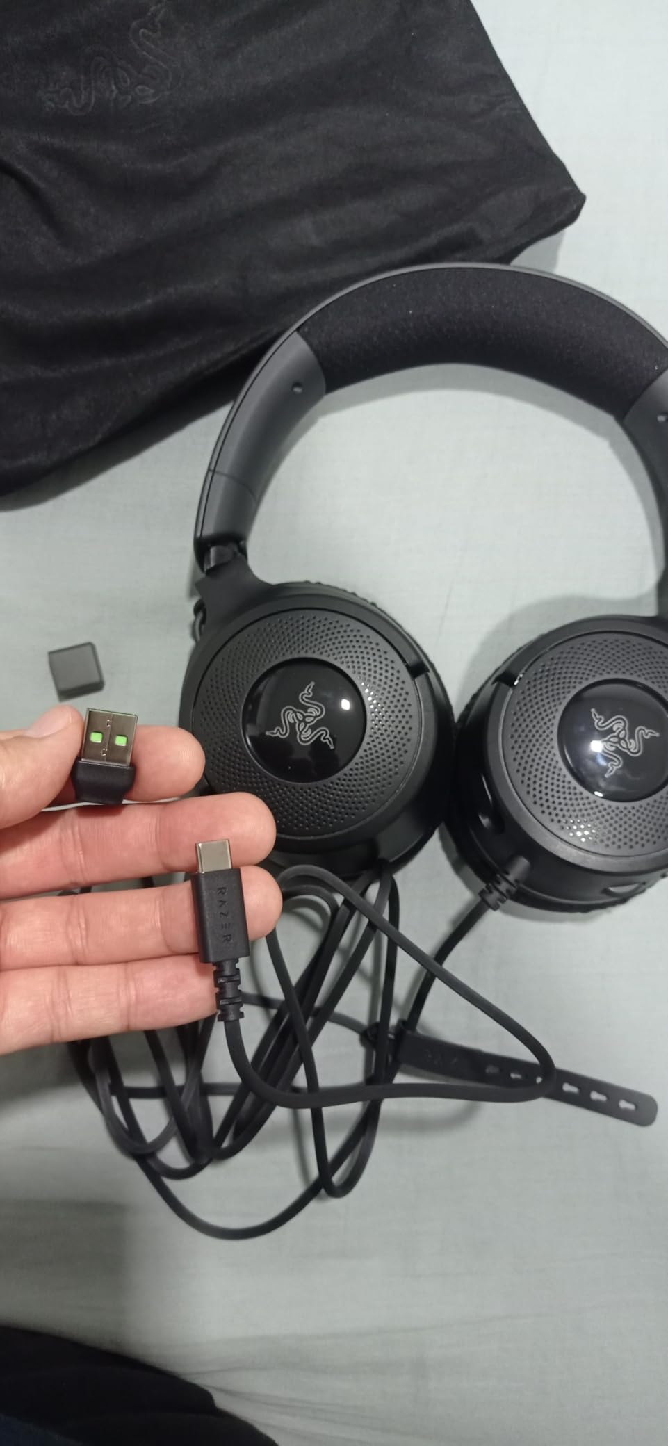 Razer Kraken V4 X Wired Gaming Headset: 40 mm Drivers - Cardioid Mic - Memory Foam Cushions - Chroma RGB Lighting - Type C & Type A Cable - for PC, Mac, PS5, Nintendo Switch - Minecraft Edition customer photo 1