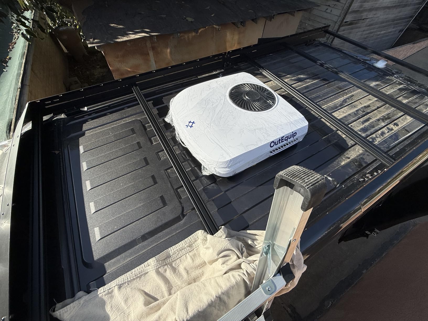 RV Air Conditioner, 12V 10000 BTU Rooftop Air Conditioner for RVs, Trucks, Vans, Campers, Tractor, Low Profile Quiet AC Unit, Battery Powered (w/heater) customer photo 1