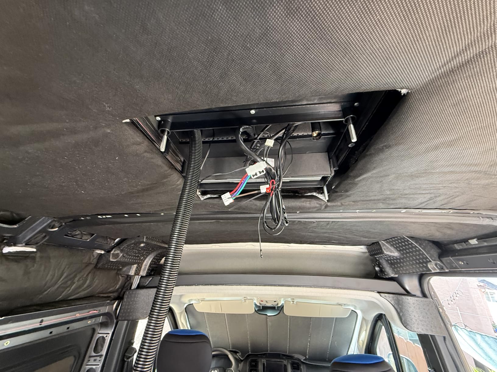 RV Air Conditioner, 12V 10000 BTU Rooftop Air Conditioner for RVs, Trucks, Vans, Campers, Tractor, Low Profile Quiet AC Unit, Battery Powered (w/heater) customer photo 2