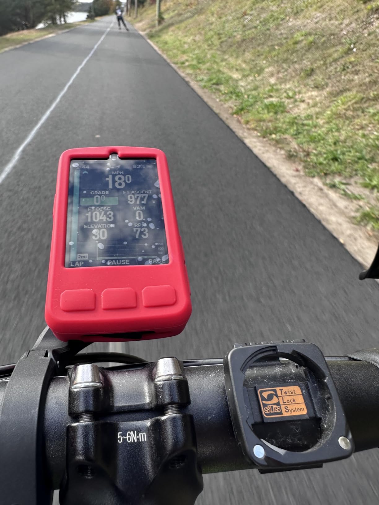 Wahoo ELEMNT ROAM V3 GPS Cycling/Bike Computer, Black customer photo 1