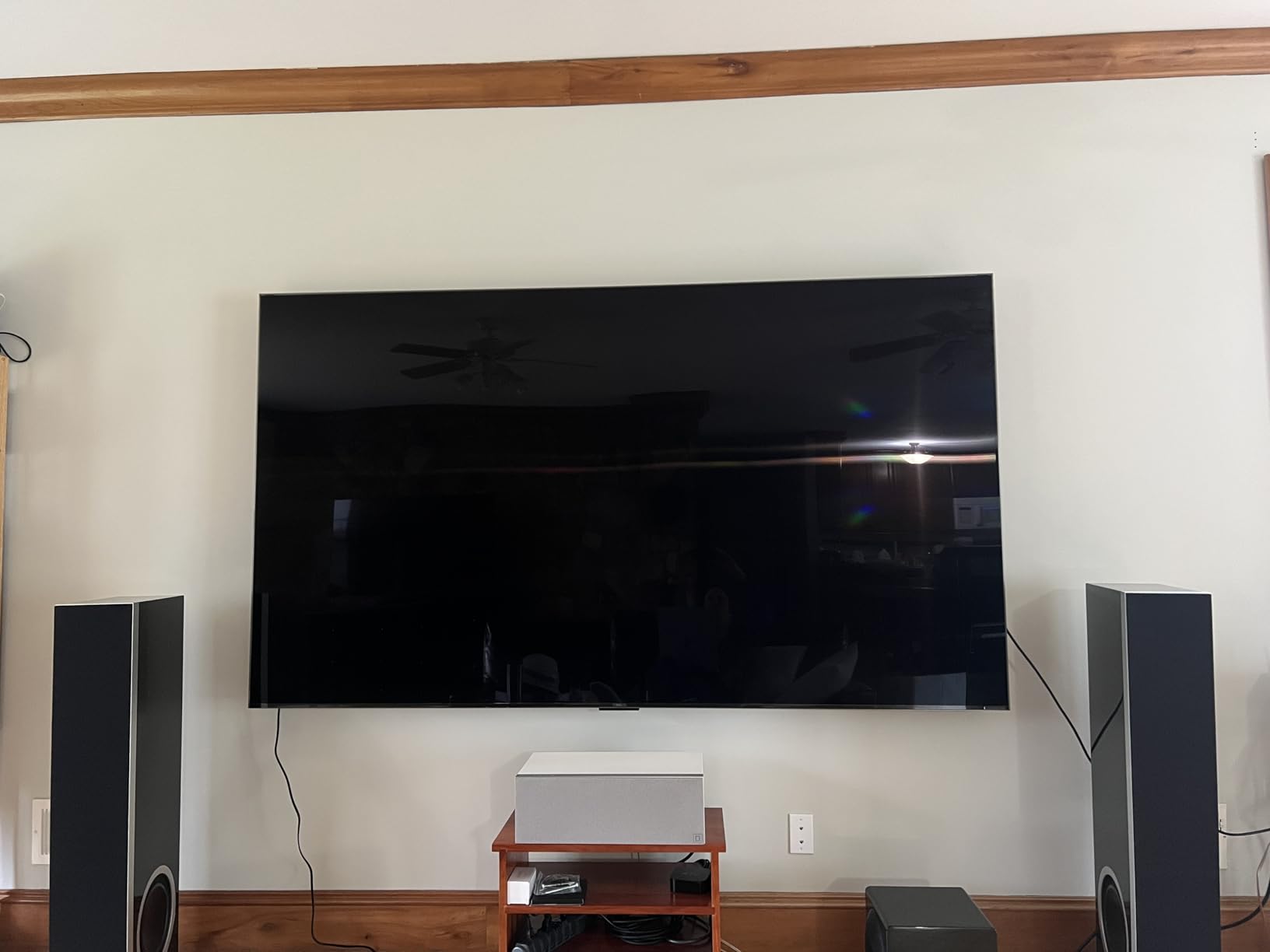 monTEK Heavy Duty XXL Full Motion TV Wall Mount for 60-120 inch Extra Large TVs, Holds 265 lbs, Max VESA 900x600, 27.7