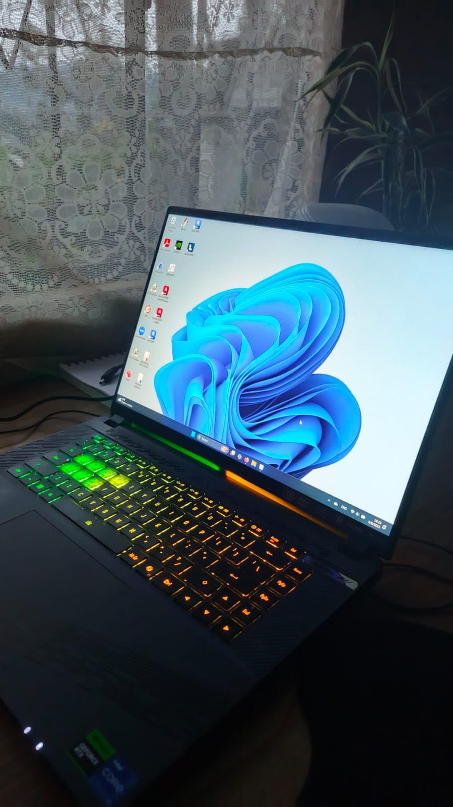 GIGABYTE AORUS Elite 16 Gaming Laptop - 165Hz 2560x1600 WQXGA - NVIDIA GeForce RTX 5070 - Intel Core Ultra 9 275HX - 1TB SSD with 32GB DDR5 RAM - Windows 11 Home AD (AORUS Elite 16 BWHC3USC64SH) customer photo 1