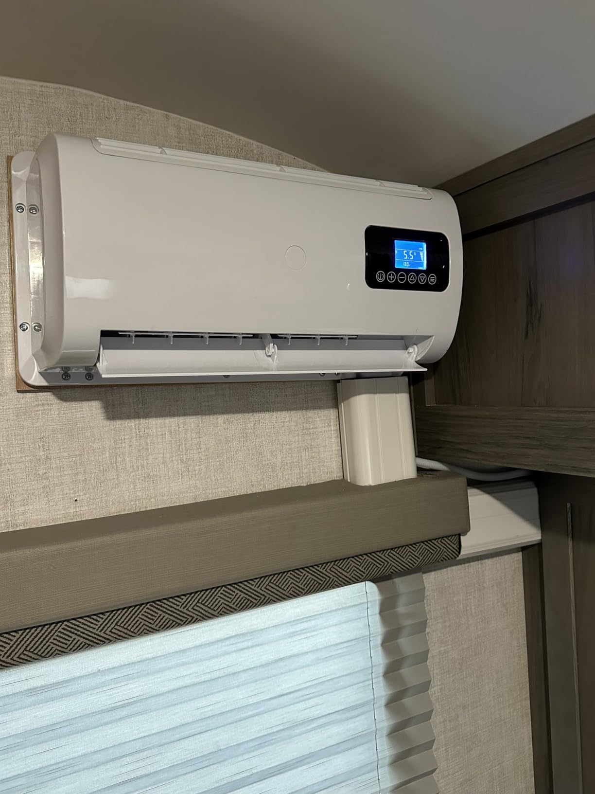 Universal 12V Air Conditioner Hidden Underbody RV Air Conditioner/DC silent air conditioner, suitable for trailers, campers, trucks, vans, RVs, construction vehicles, vans, etc (Model: 680, 12V) customer photo 2