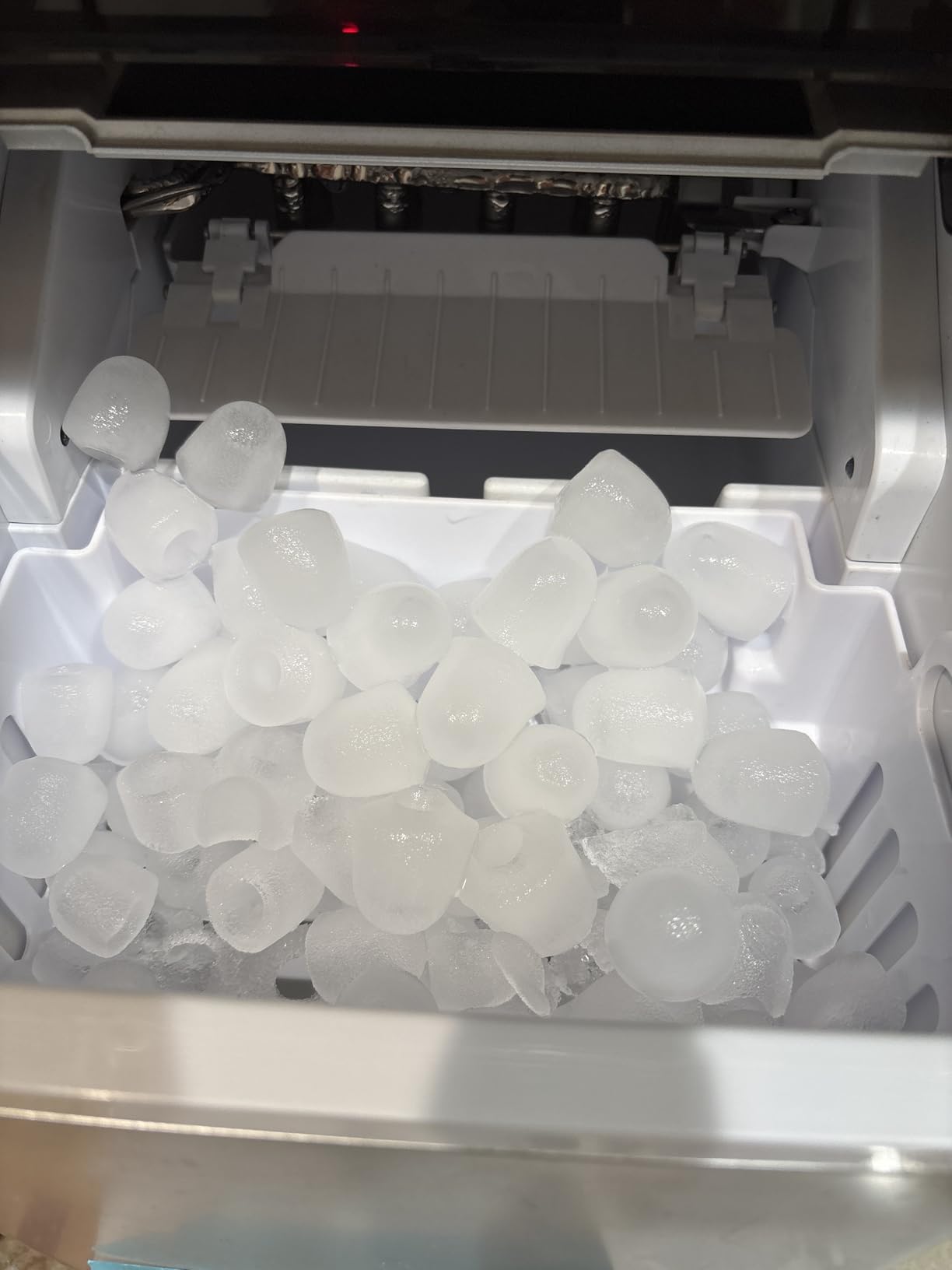 Commercial Ice Maker Machine 650LBS/24H, 350LBS Storage Bin & UL Approval, 182 Ice Cubes in 8-15min, Self-Cleaning, Air Cooled Ice Machine with LCD Panel for Bar Business Cafe (650 lbs) customer photo 1
