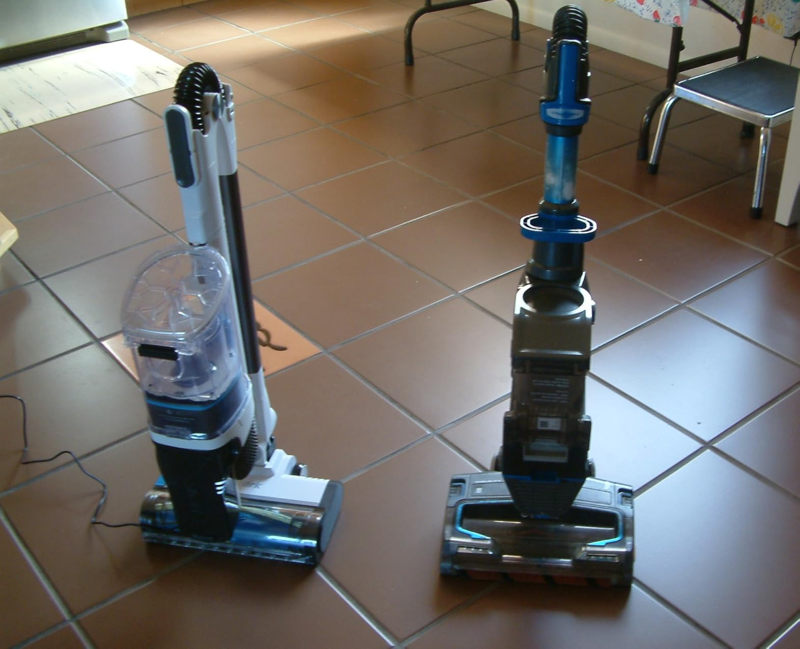 Shark Freestyle Max Cordless Upright Vacuum, Multi-Surface Cleaning, Lightweight, Easy Maintenance, with Large Dust Cup and 2-Speed Brushroll, LED Headlights, Nordic Blue, SV2002 customer photo 2