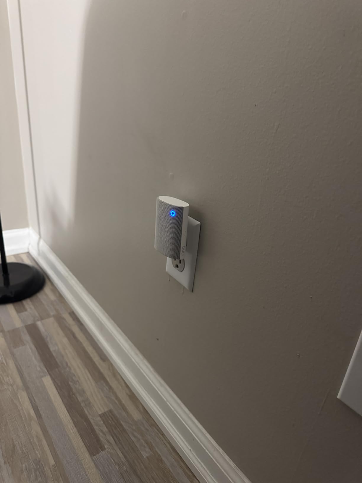 Ring Chime - Enhanced audio for real-time alerts you can hear from anywhere, easy plug-in setup, simple wifi & Bluetooth connectivity, sleek design, White customer photo 1