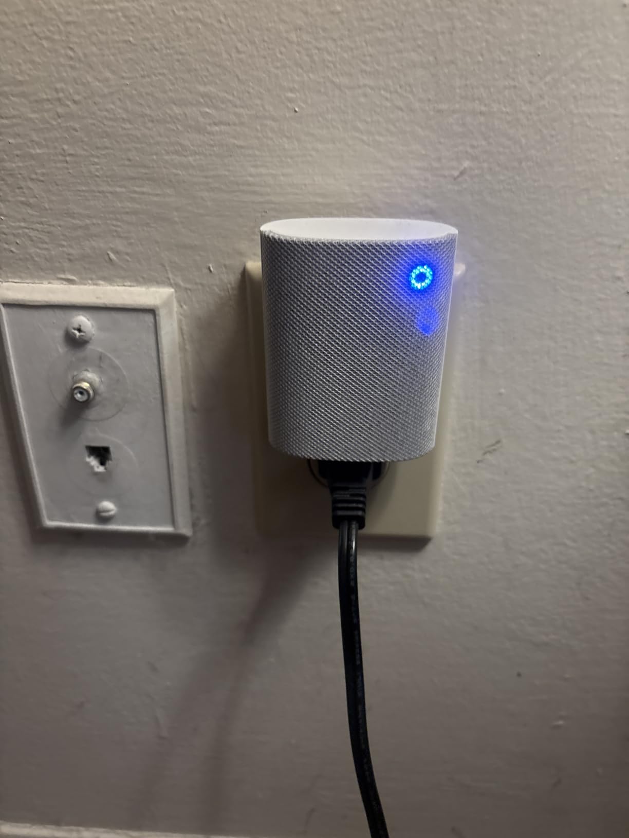 Ring Chime - Enhanced audio for real-time alerts you can hear from anywhere, easy plug-in setup, simple wifi & Bluetooth connectivity, sleek design, White customer photo 2
