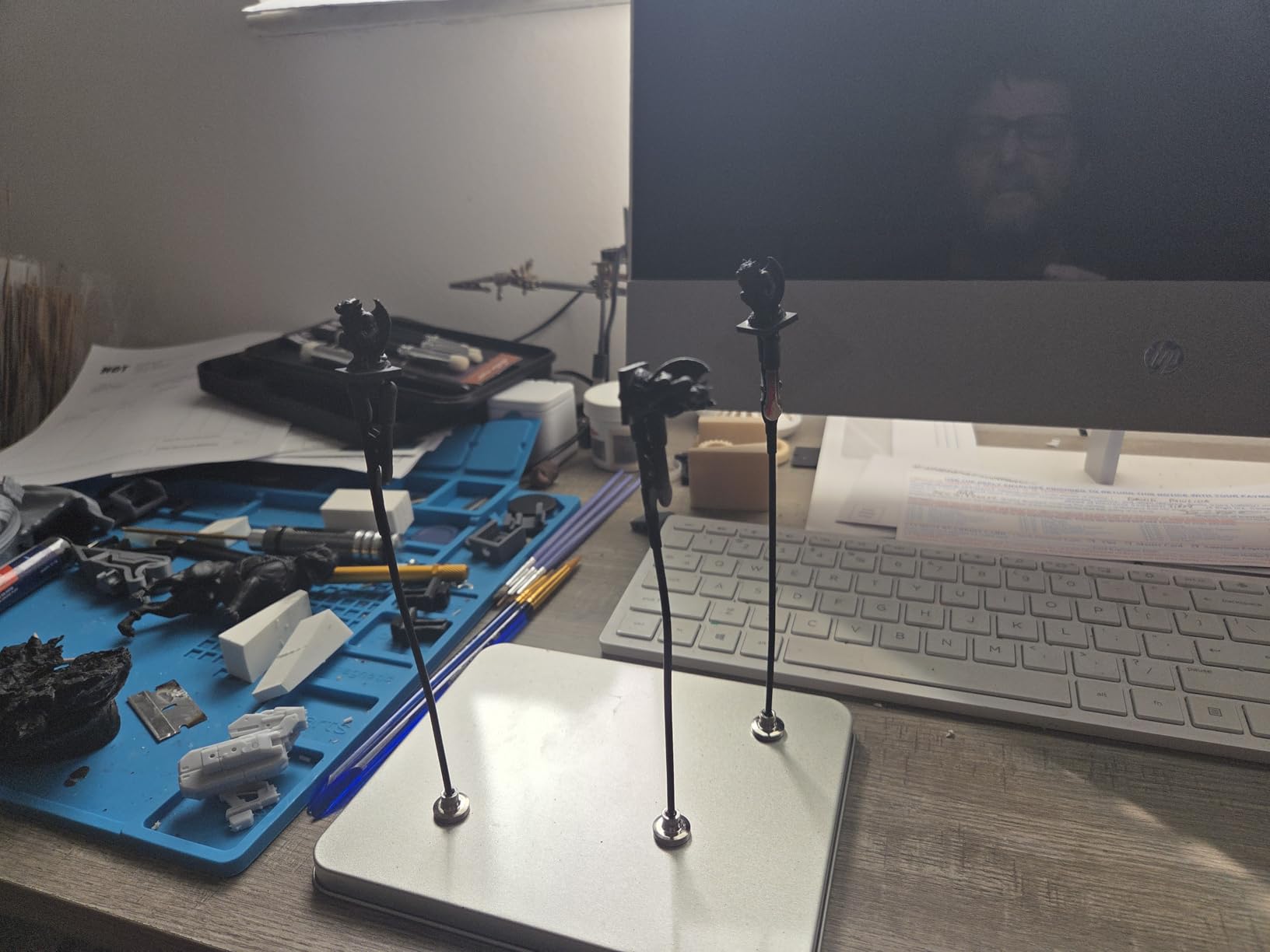 Magnetic Helping Hands for Soldering - All-in-One Station with 10 Flexible Clips & Steel Box - Ideal for Soldering, Model Painting, PCB Holder customer photo 2