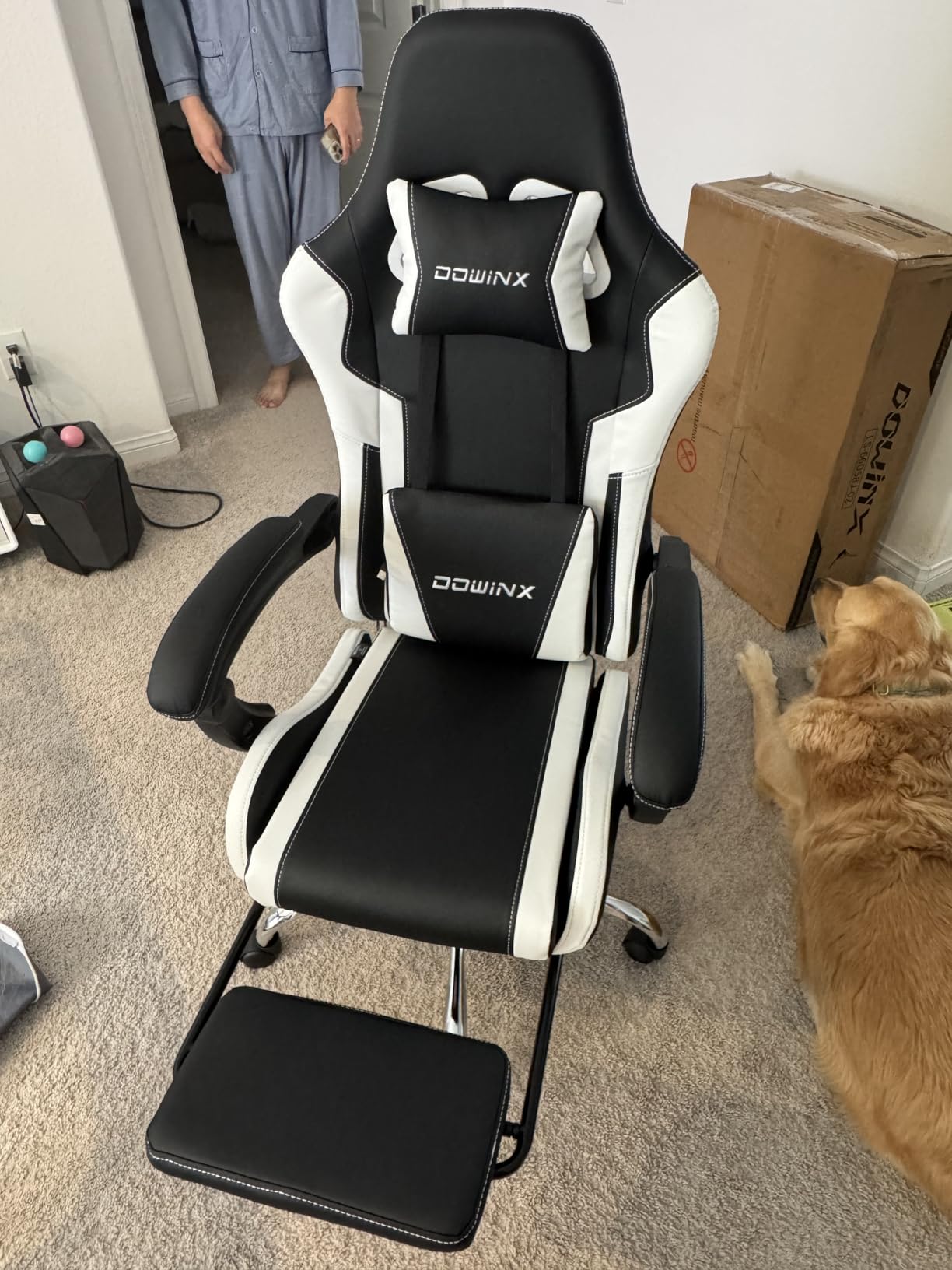 Dowinx Ergonomic Gaming Chair with Footrest, Heavy Duty 330lbs Office Chair, Massage Lumbar Support, Adjustable Height & Headrest Pillow, Comfortable for Back Pain Relief Streaming Long Gaming White customer photo 2