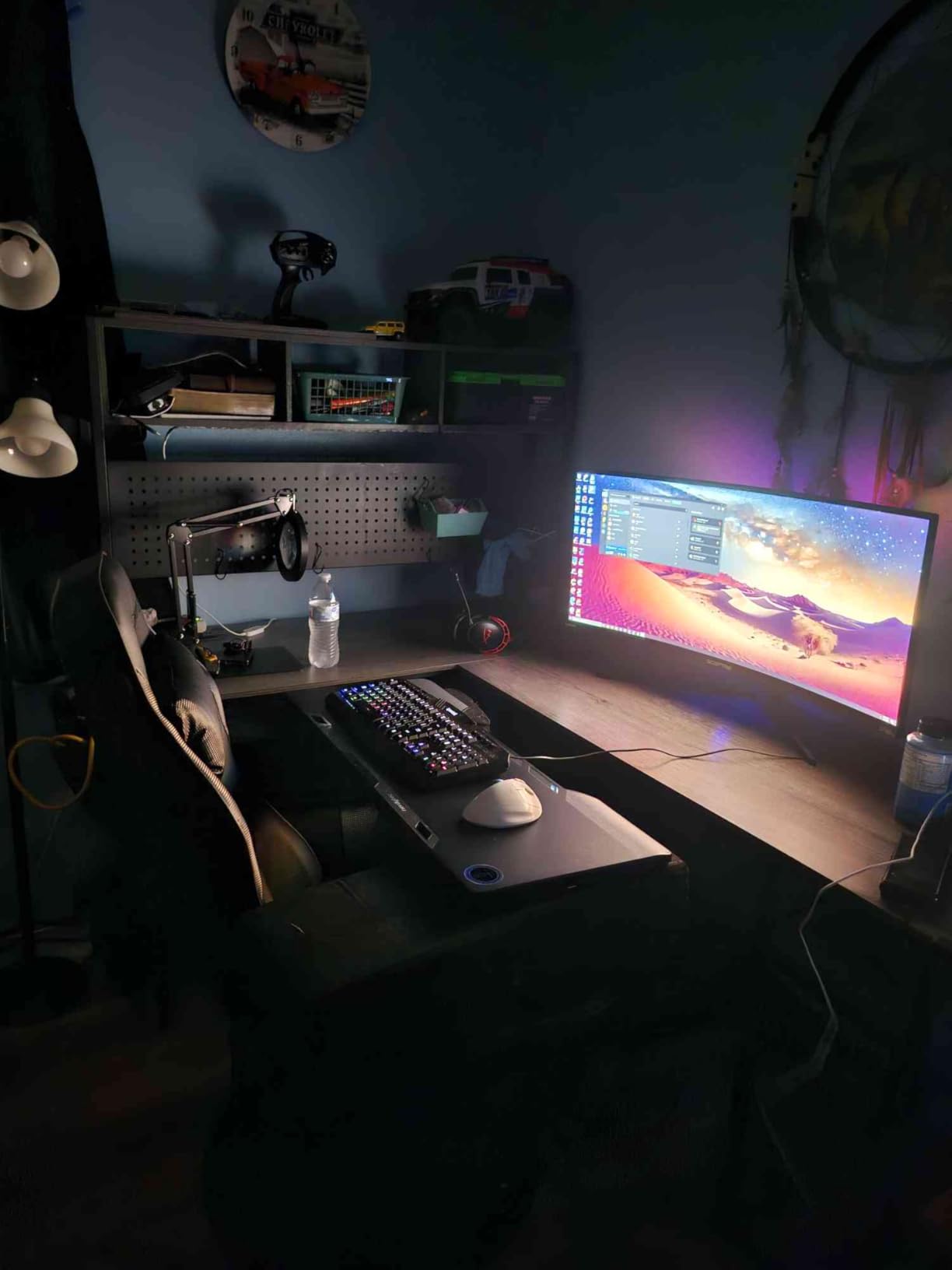 Couchmaster Lapboard³ with HORIZONLIGHT RGB Bar, Ultimate Ergonomic USB-Hub Gaming Lap Board for Couch and Bed, Large, Stable and Compatible with All Keyboards and Mice, Laptops, PCs, PS4/5, Xbox customer photo 1