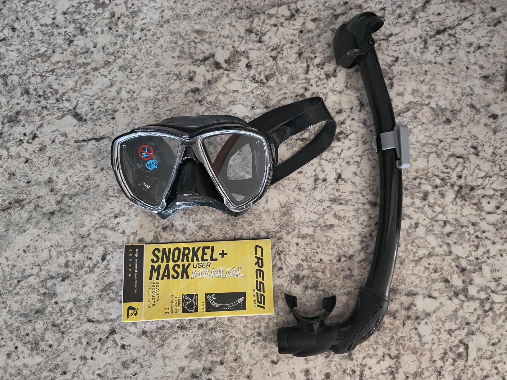 Cressi Mask and Snorkel Kit for Snorkeling and Freediving - Wide View and Dry Snorkel- Big Eyes & Seal Dry customer photo 1