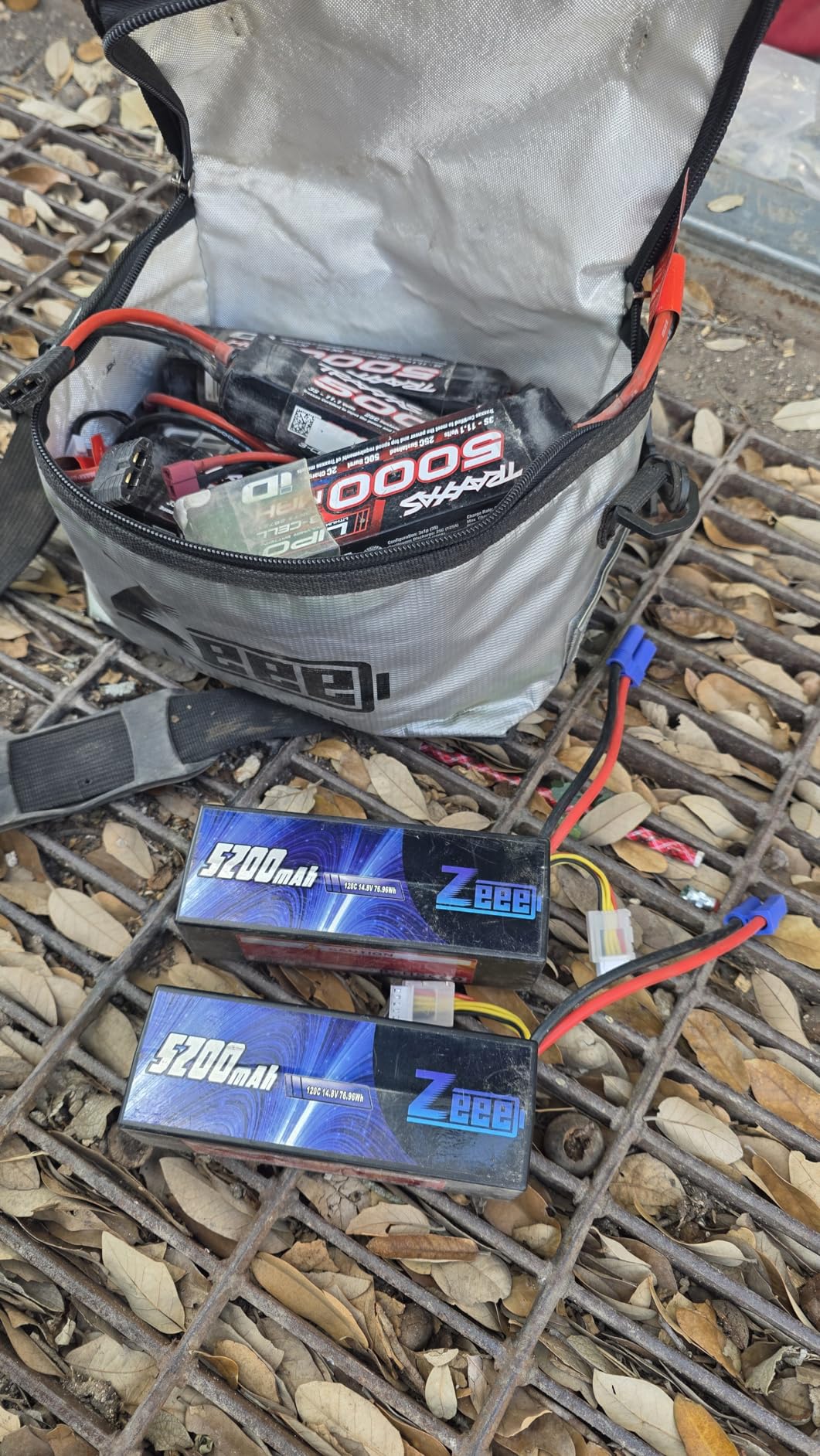 Zeee 3S Lipo Battery 5200mAh 11.1V 80C Hard Case RC Lipo with EC5 Connector for 1/5 1/8 1/10 RC Car Boat Truck Heli Airplane UAV Drone FPV Racing Models(2 Packs) customer photo 1