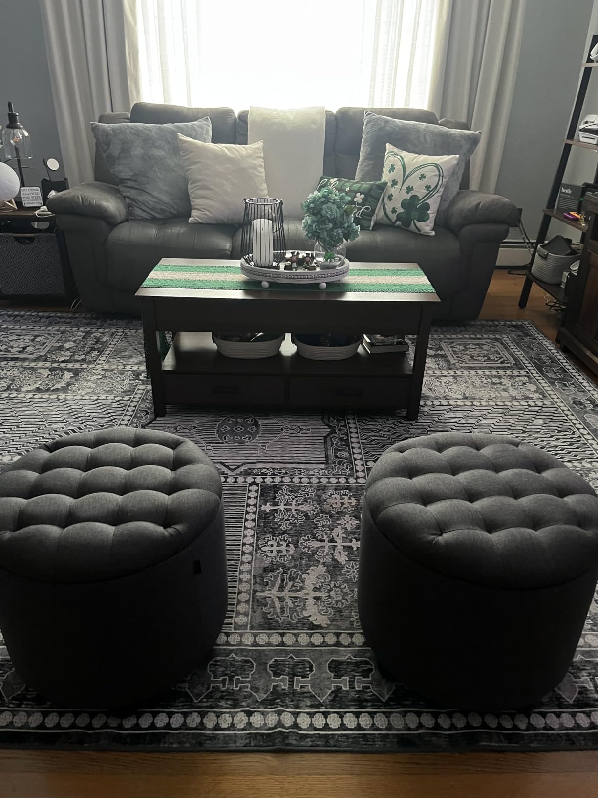 Furniliving Modern Round Storage Ottoman with Wheels,Button Tufted Ottoman Footstool Ottomans with Removable Lid Storage Stool for Living Room, Bedroom, Makeup Room, Faux Fur, White customer photo 2