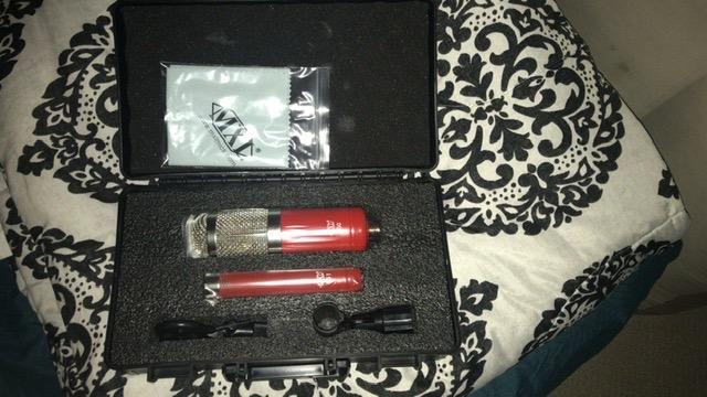 MXL 550/551R Microphone Ensemble with 550 Large Diaphragm and 551R Instrument Microphone - Red customer photo 1