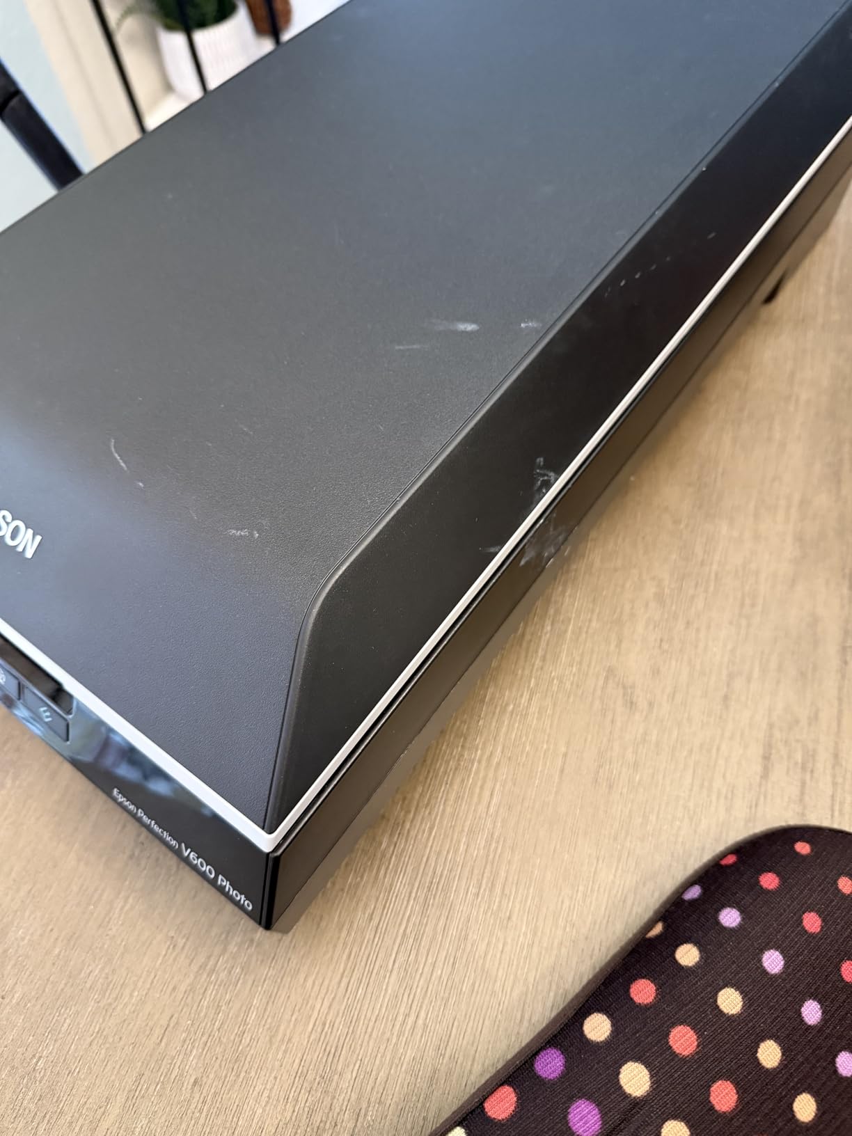 Perfection V600 Photo Wired USB Connectivity Color Scanner - 6400 x 9600 dpi, Enlargements up to 17