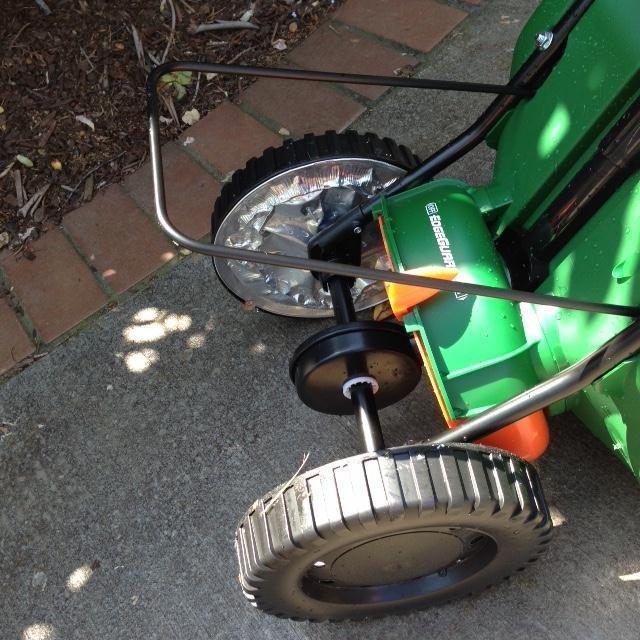Scotts Turf Builder EdgeGuard Mini Broadcast Spreader - for Lawn Fertilizer, Weed & Insect Control, Grass Seed customer photo 2