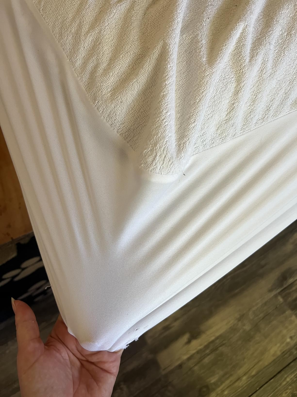 SafeRest Waterproof King Size Mattress Protector - Fitted with Stretchable Pockets - Machine Washable Cotton Blend Mattress Cover for Bed customer photo 1